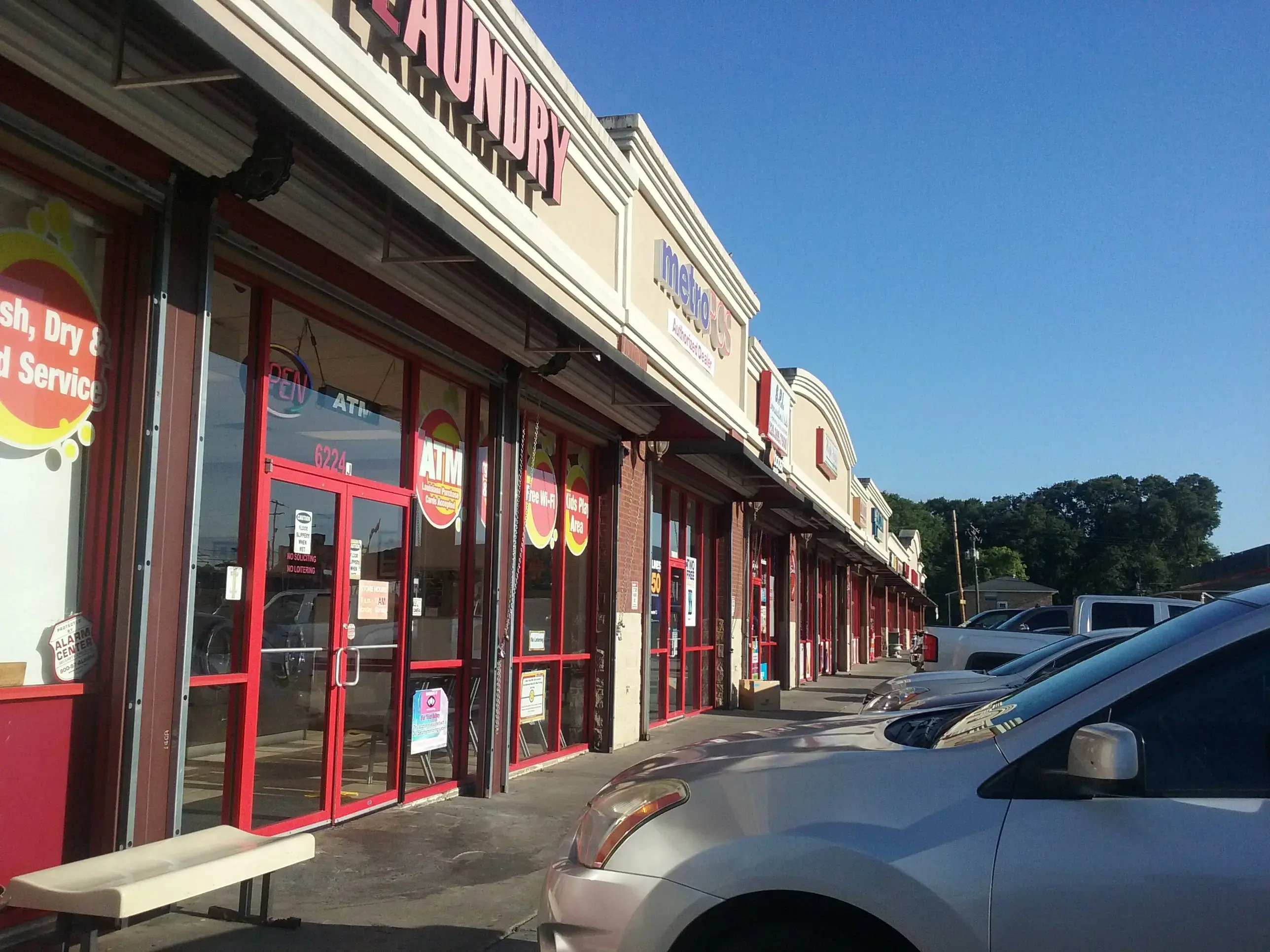 24/7 Coin Laundry - Image 1