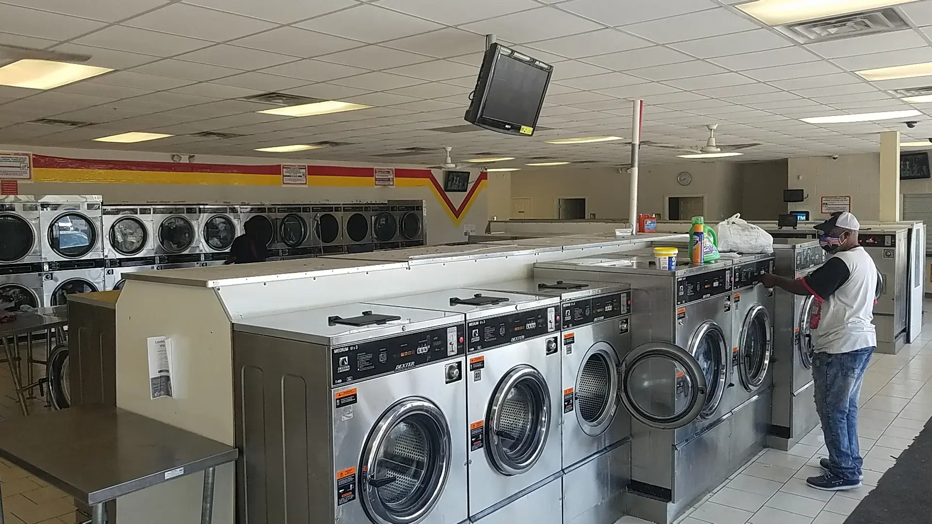 24/7 Coin Laundry thumbnail 1