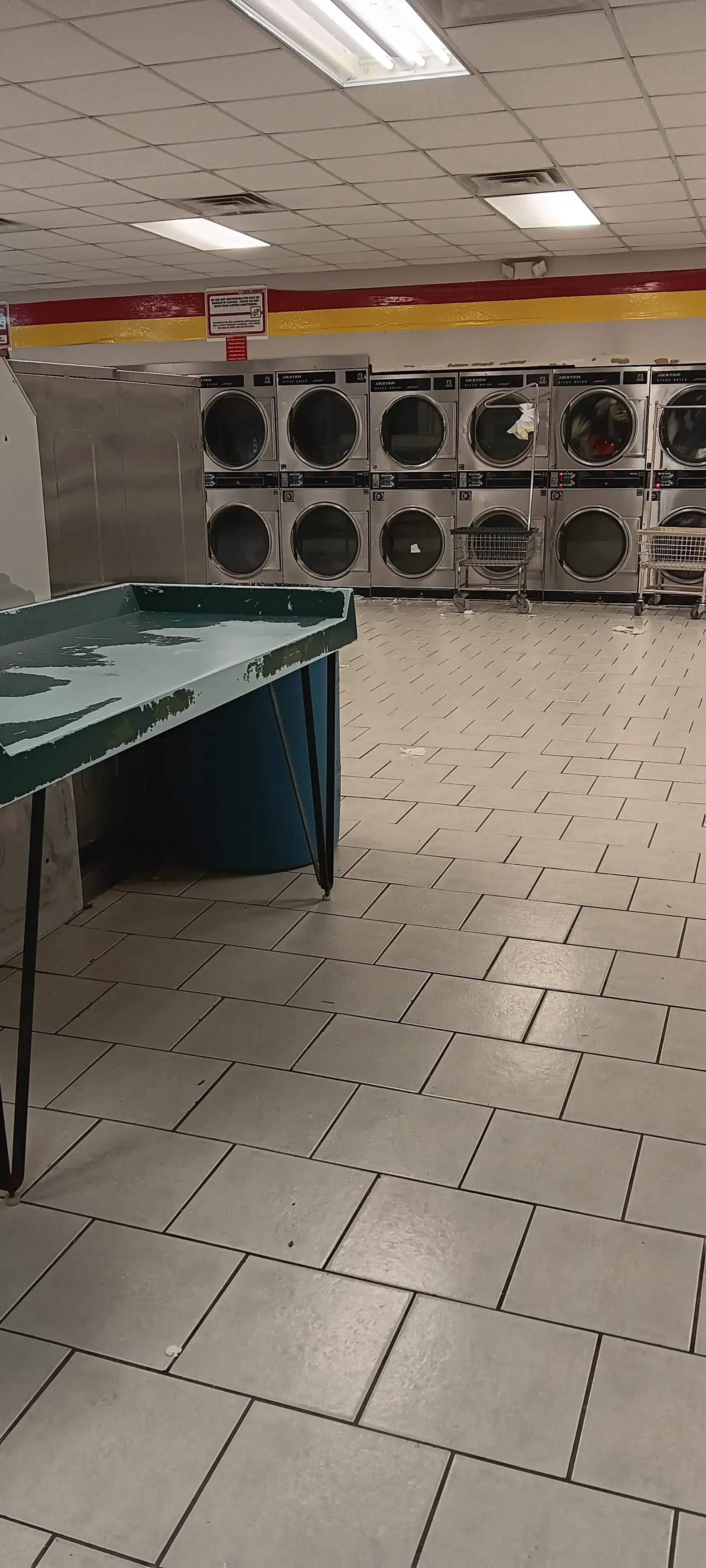 24/7 Coin Laundry - Image 5