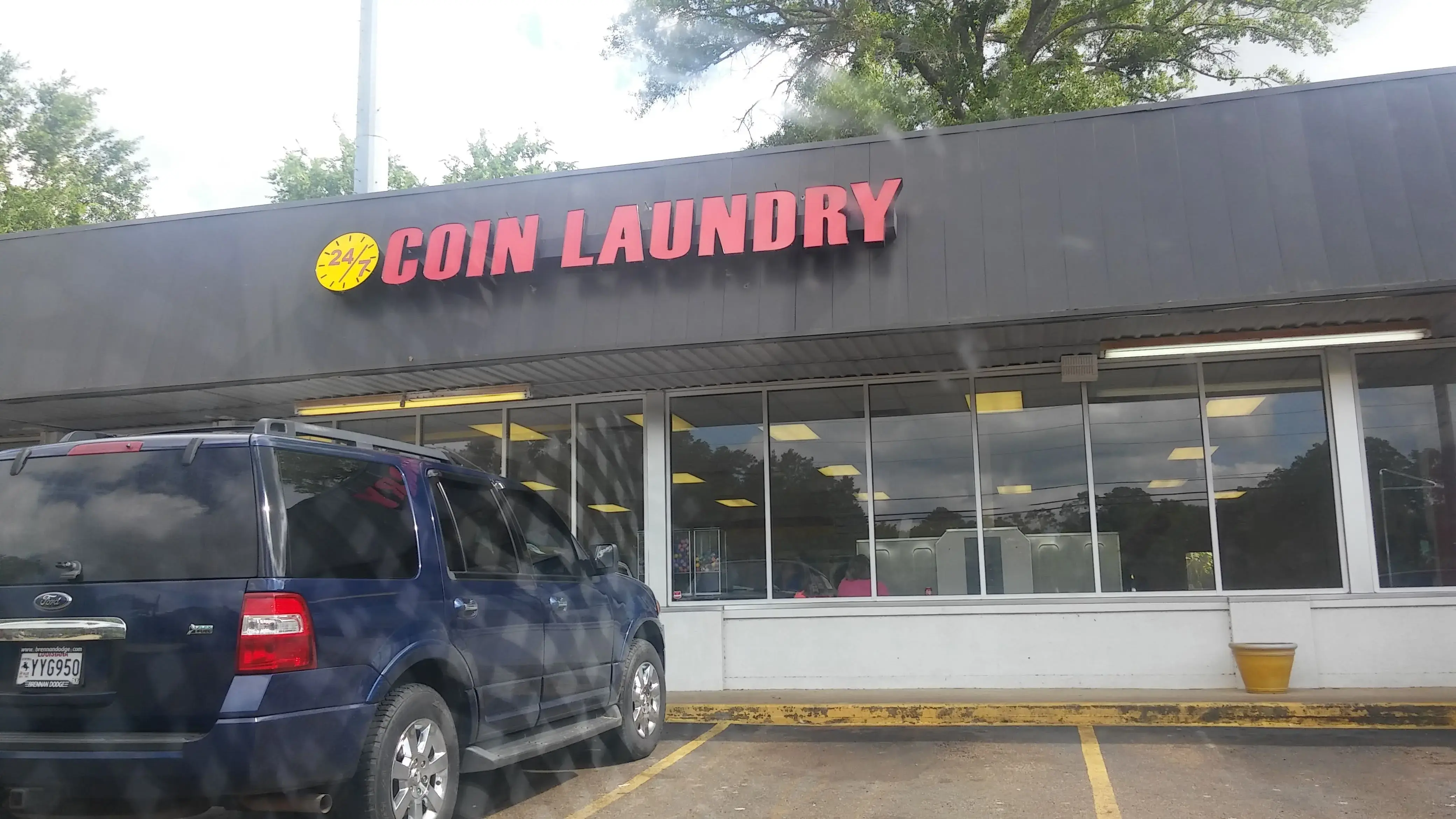 24/7 Coin Laundry - Image 2