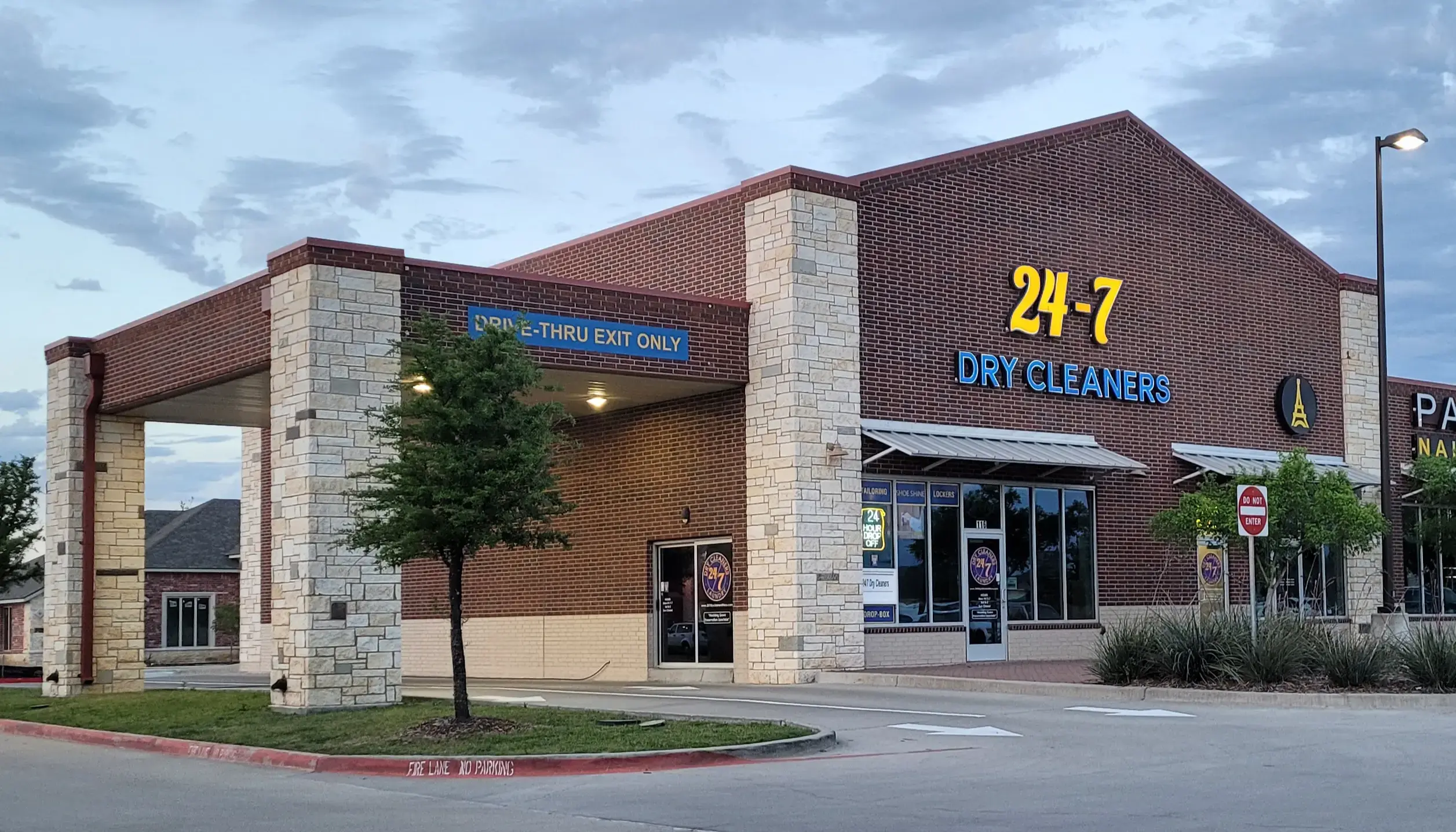 24/7 Dry Cleaners - Image 3