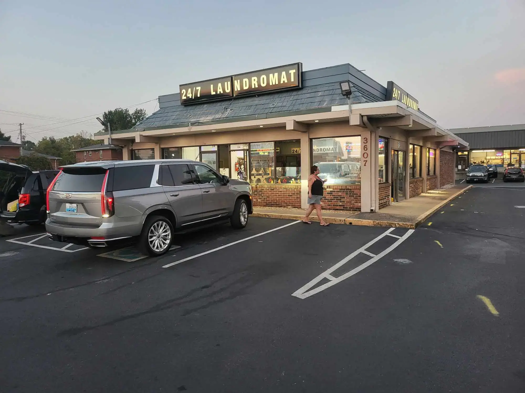 247 LAUNDROMAT - Image 7