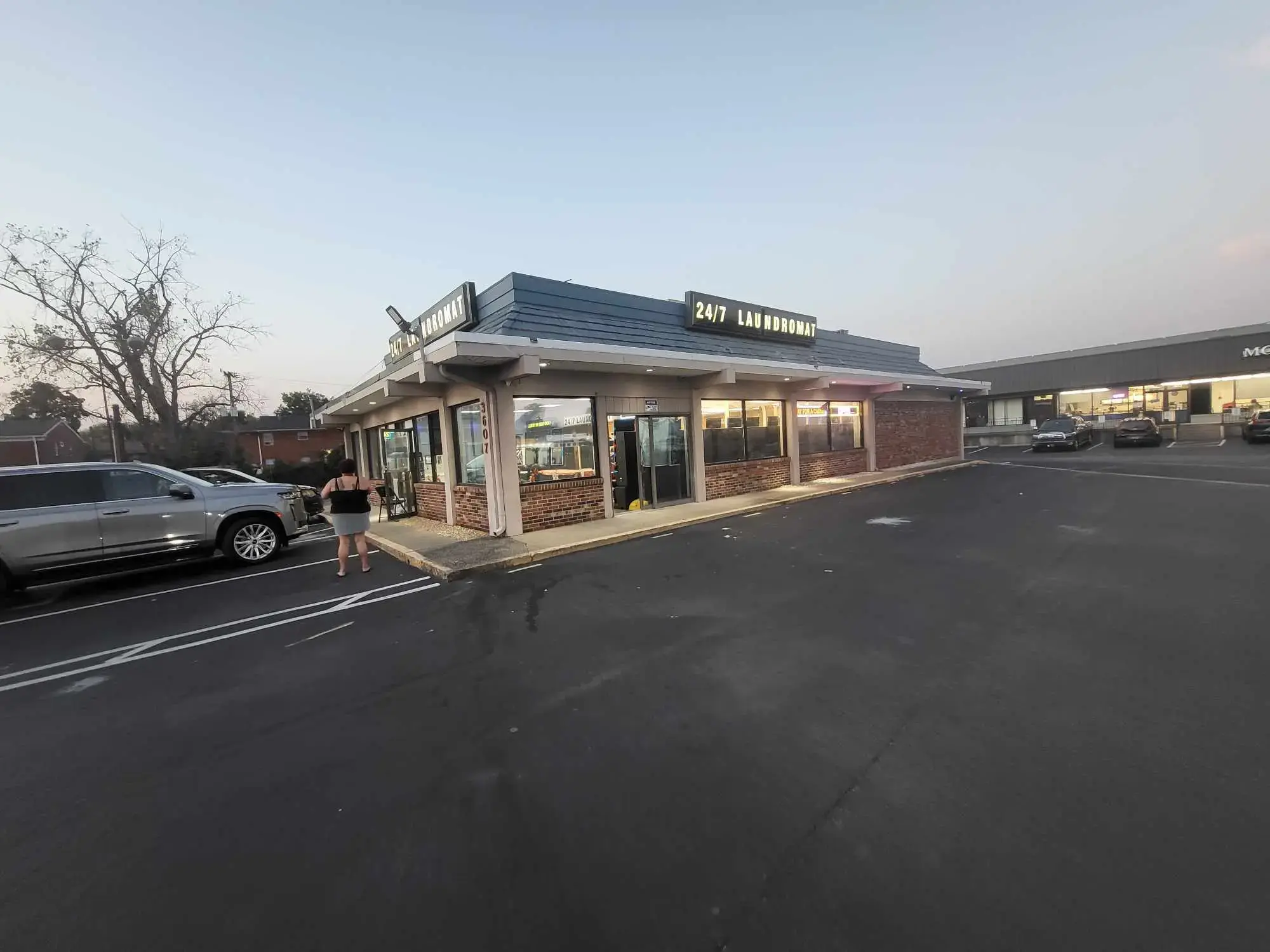 247 LAUNDROMAT thumbnail 6