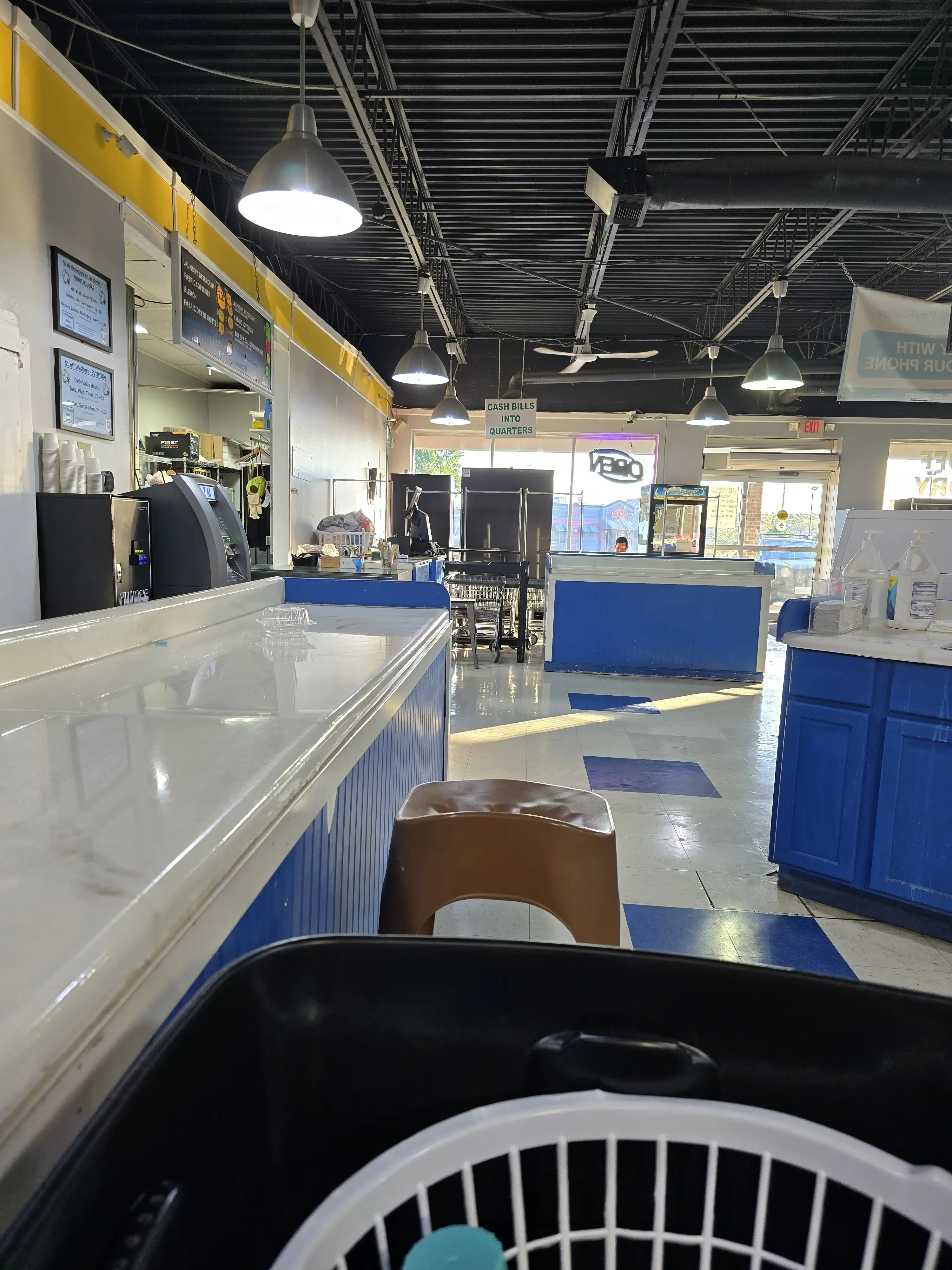 25th Street Coin Laundry - Image 6