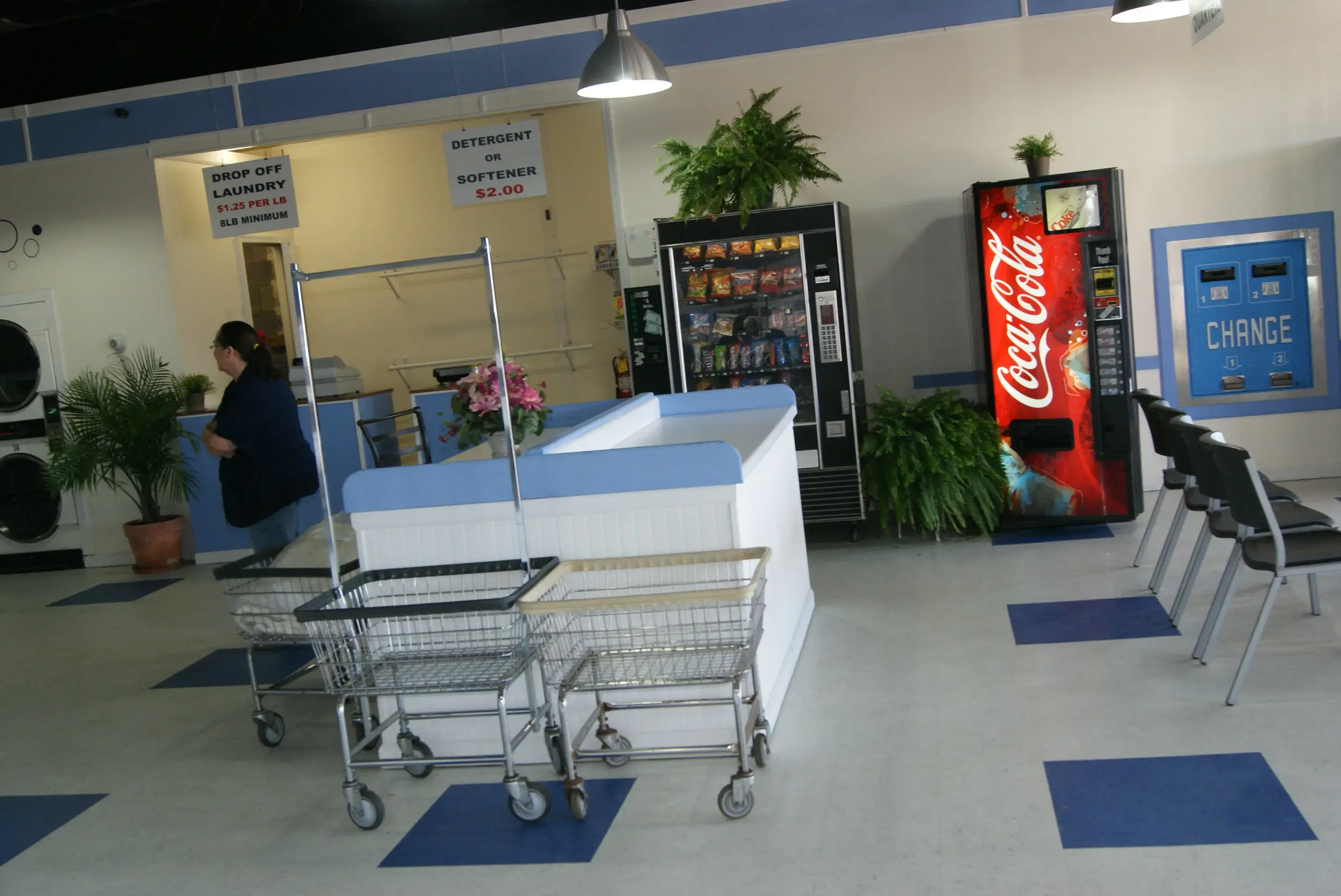 25th Street Coin Laundry - Image 7