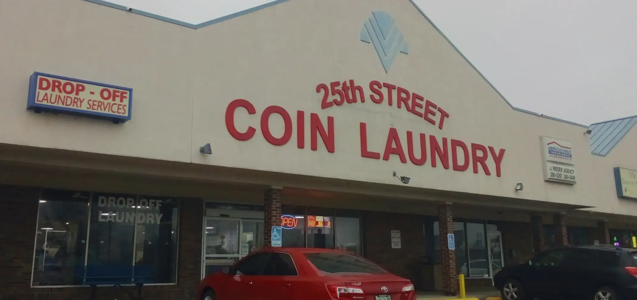 25th Street Coin Laundry - Image 20