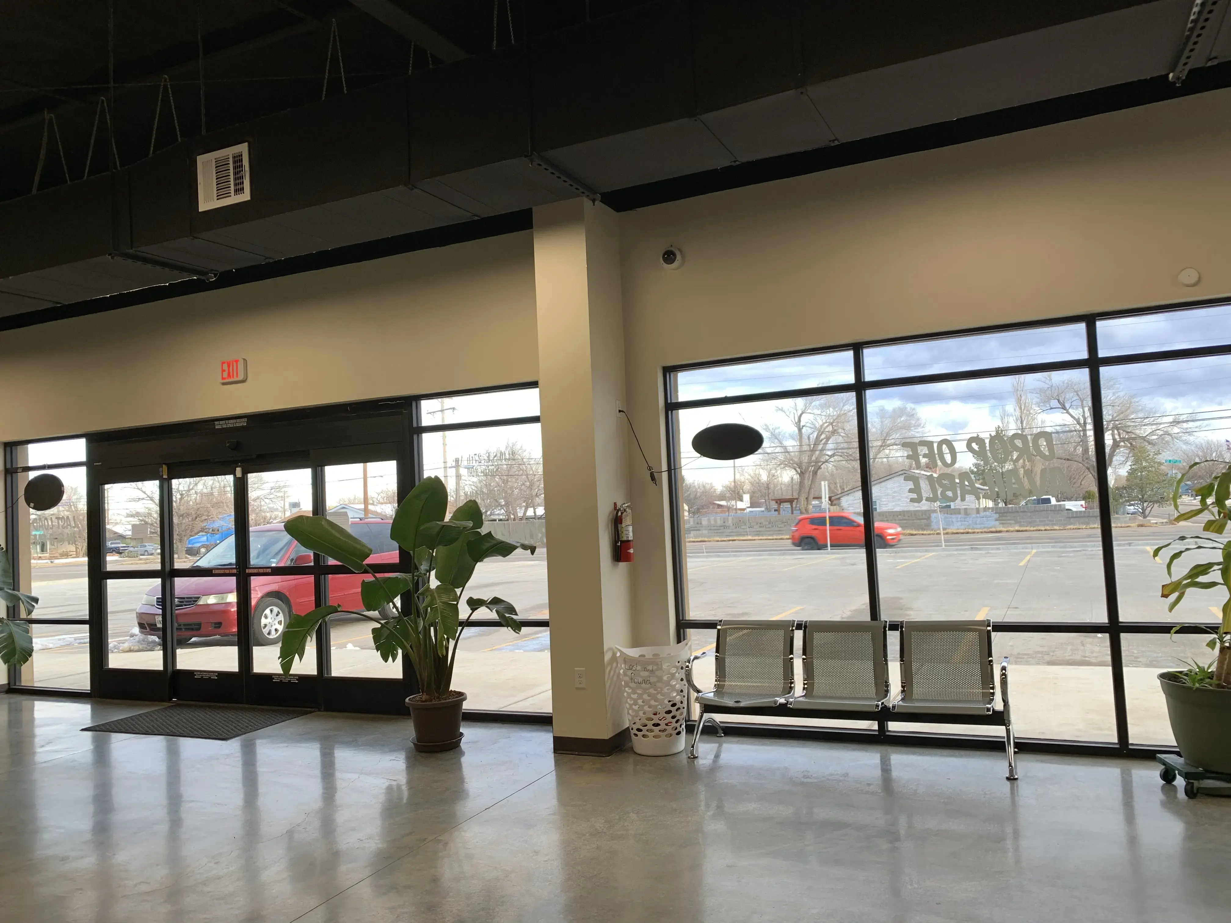 27th Oasis Laundromat - Image 3