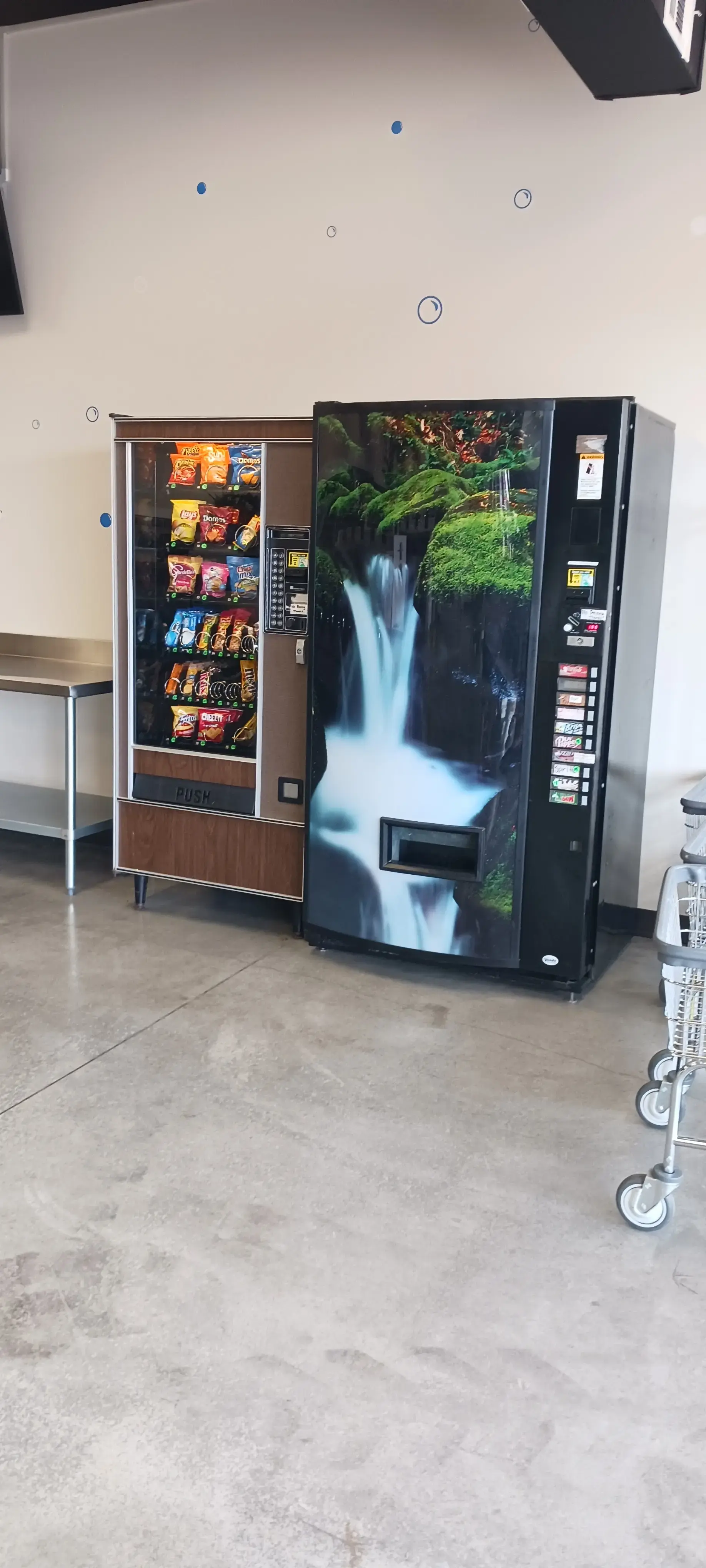 27th Oasis Laundromat - Image 5