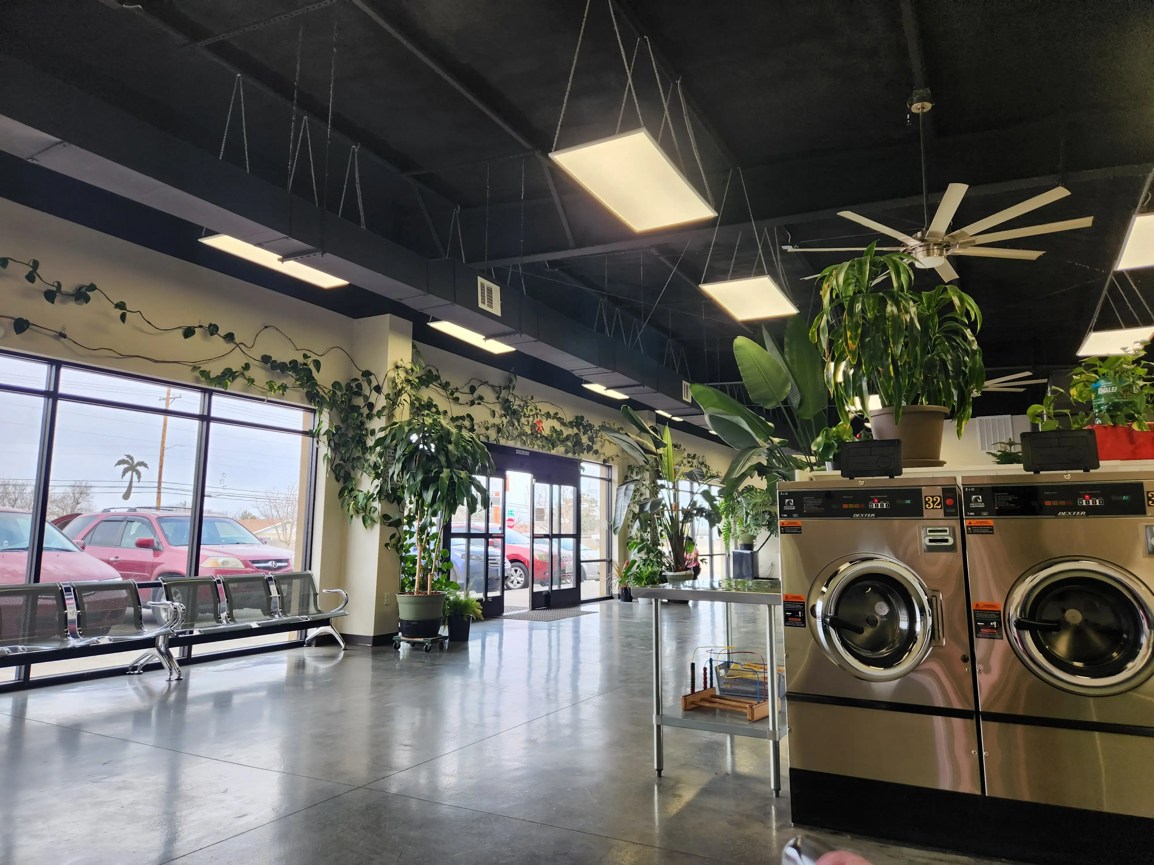 27th Oasis Laundromat thumbnail 2
