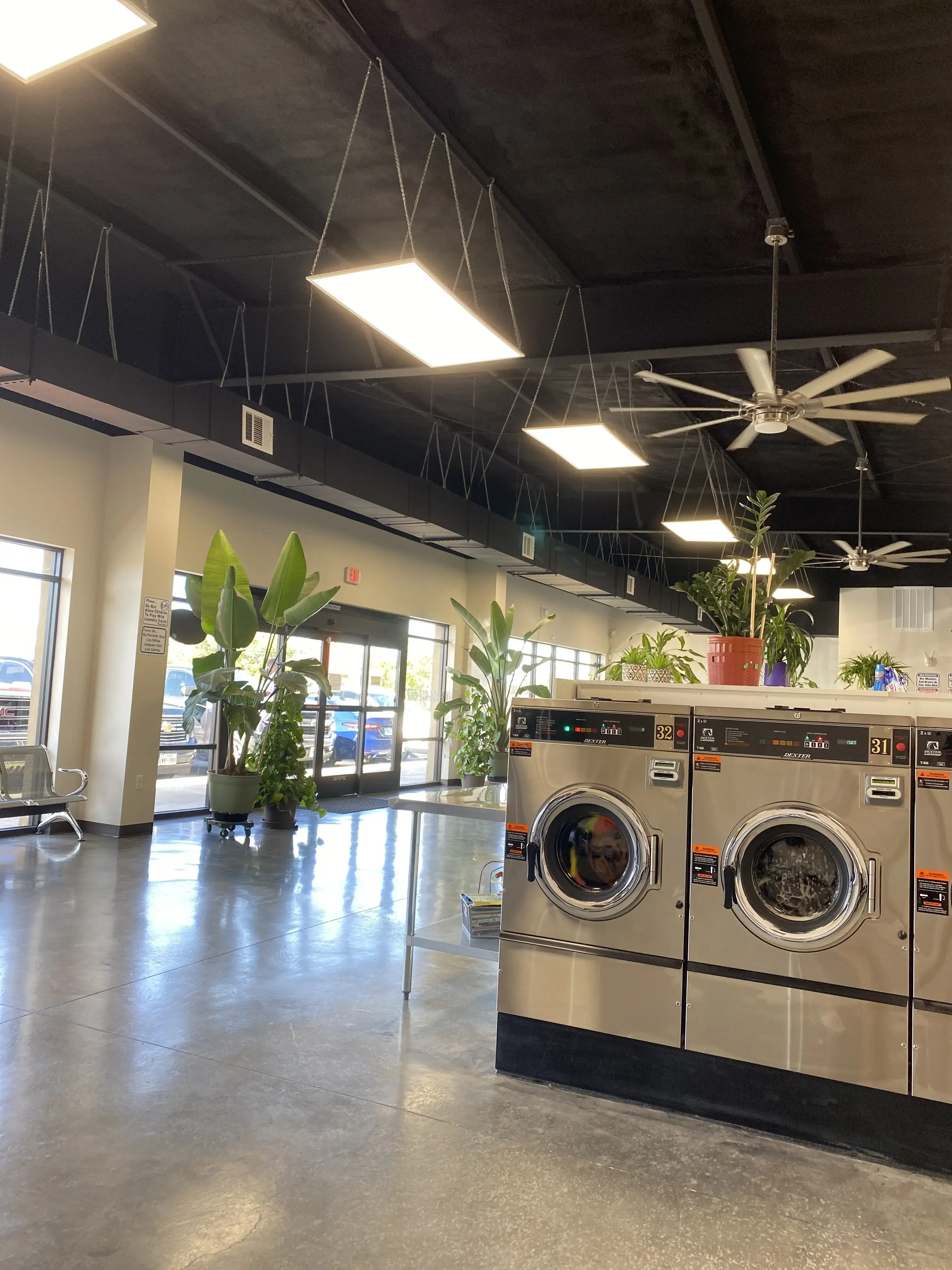 27th Oasis Laundromat - Image 19