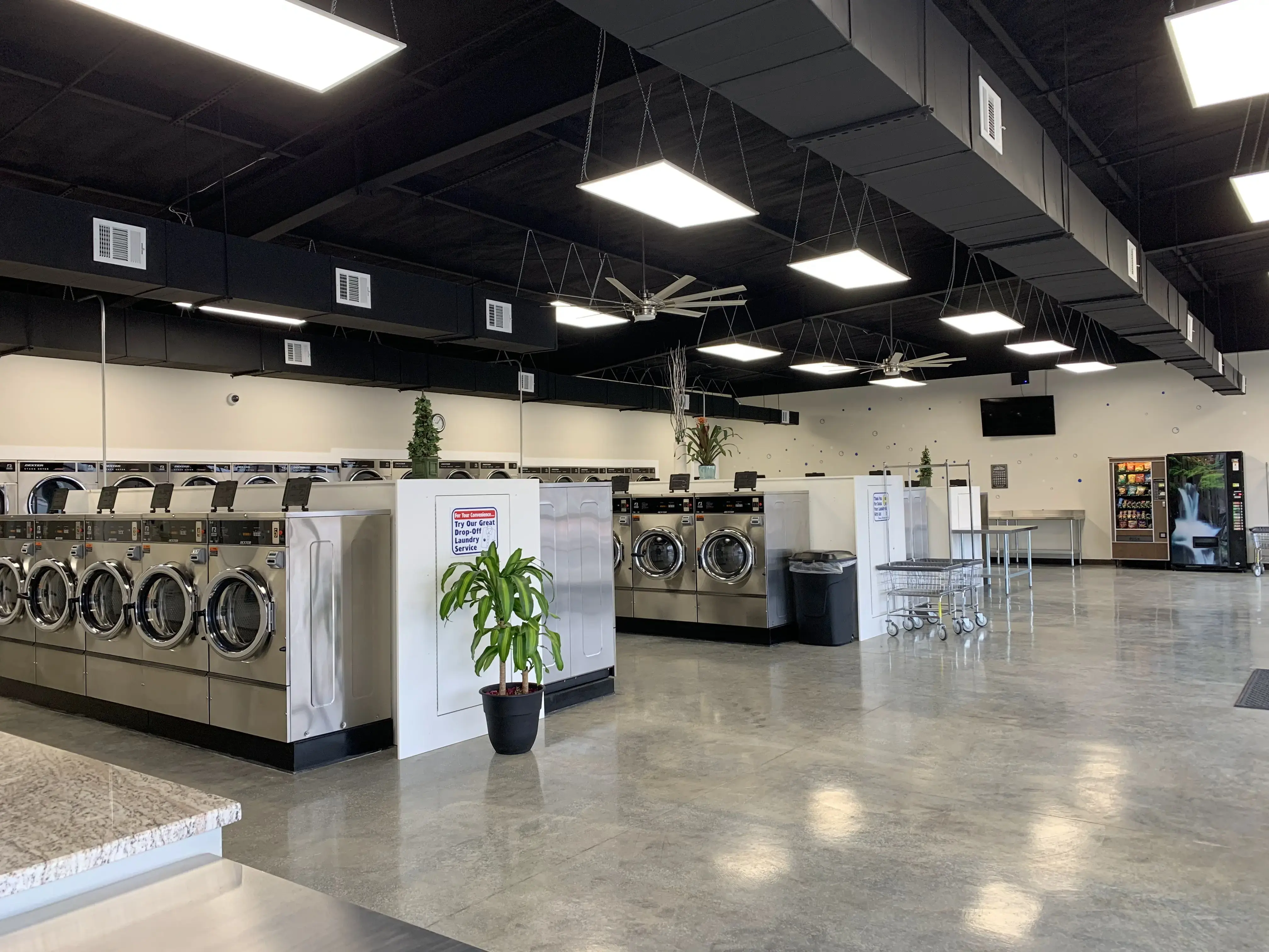 27th Oasis Laundromat - Image 18