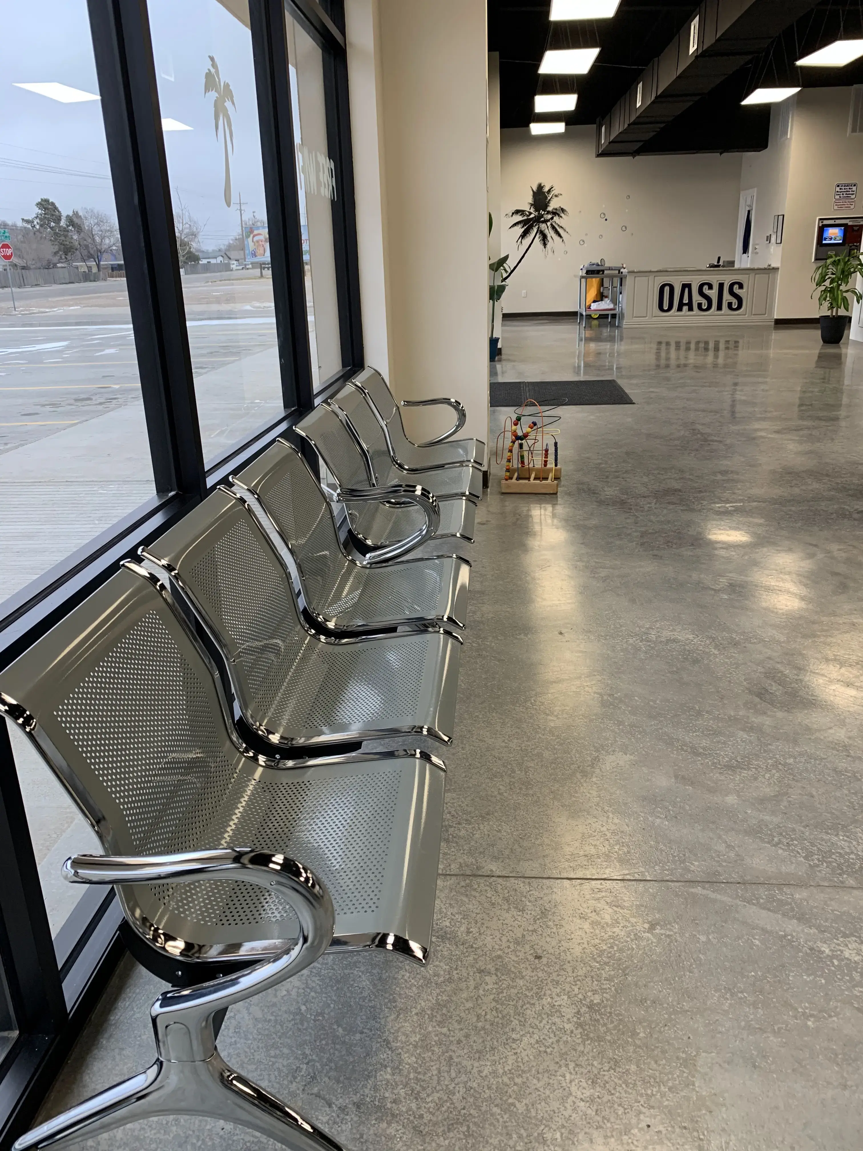 27th Oasis Laundromat thumbnail 4