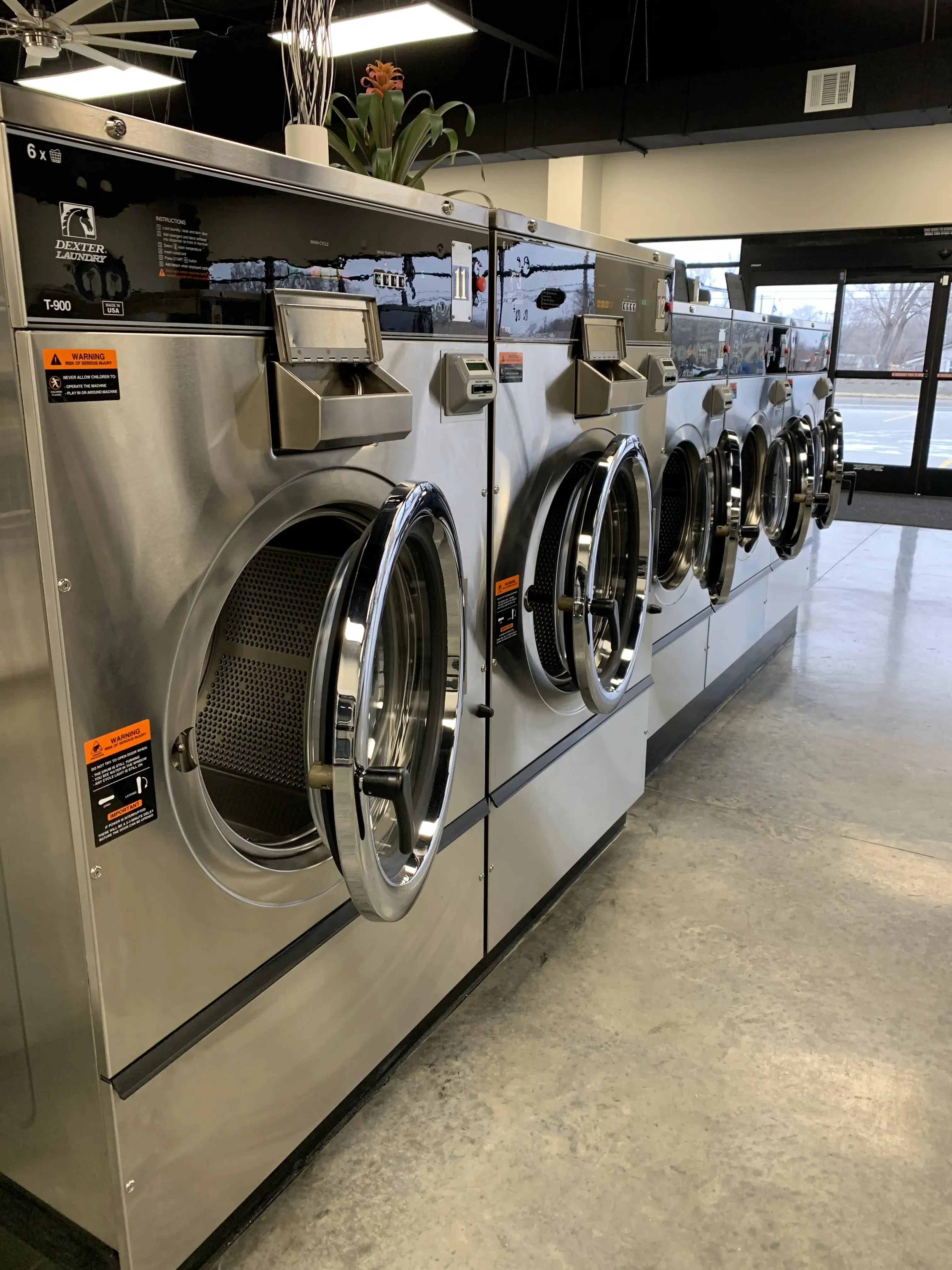 27th Oasis Laundromat thumbnail 17