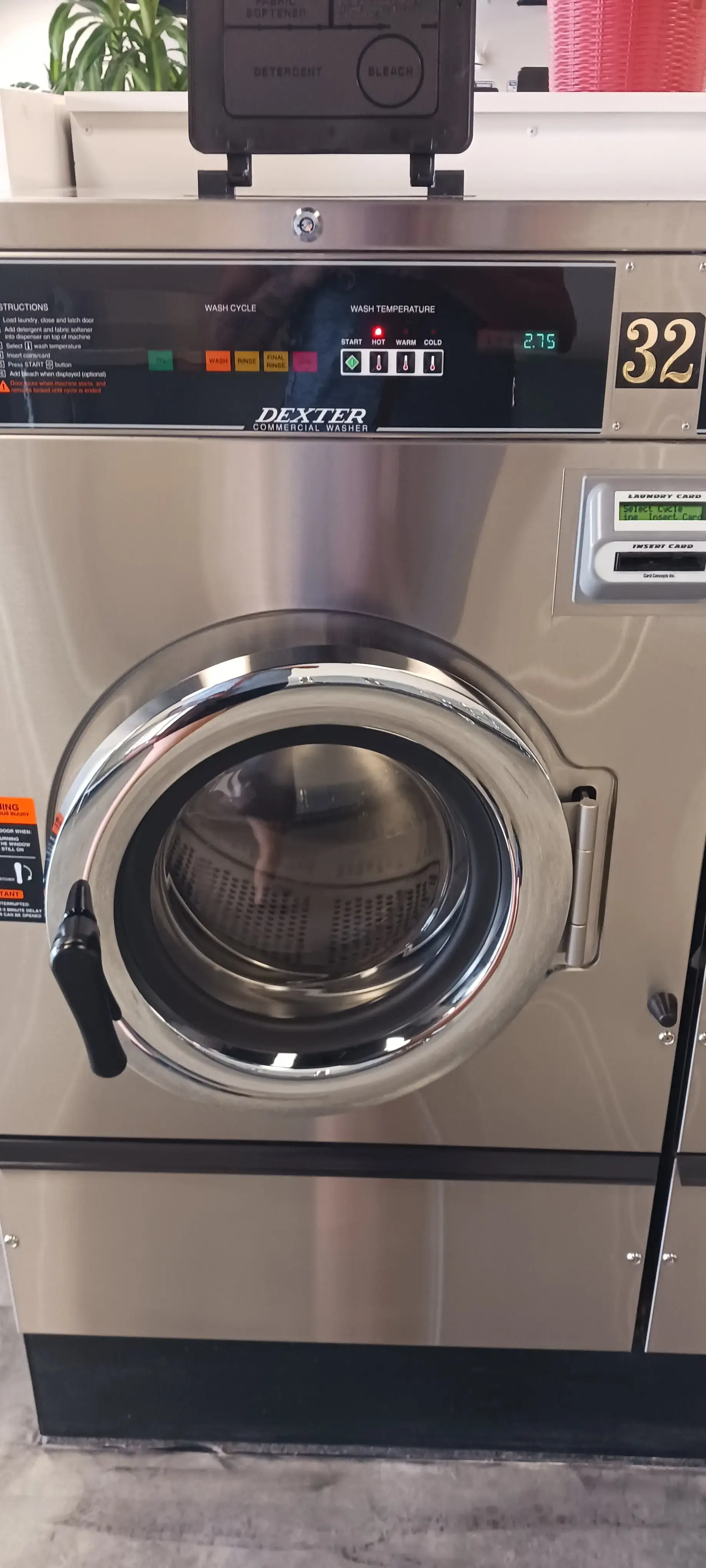 27th Oasis Laundromat thumbnail 16
