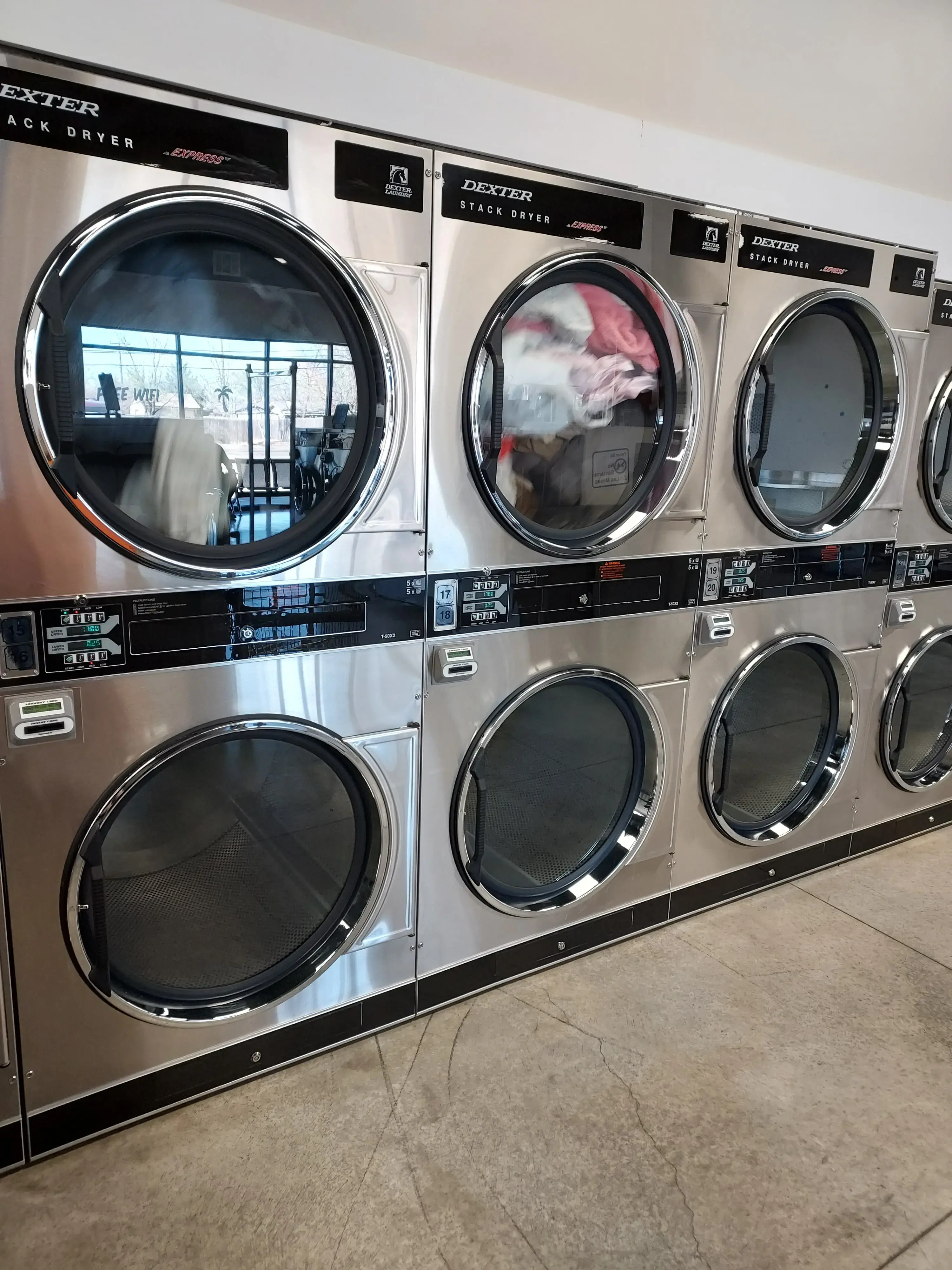 27th Oasis Laundromat thumbnail 9