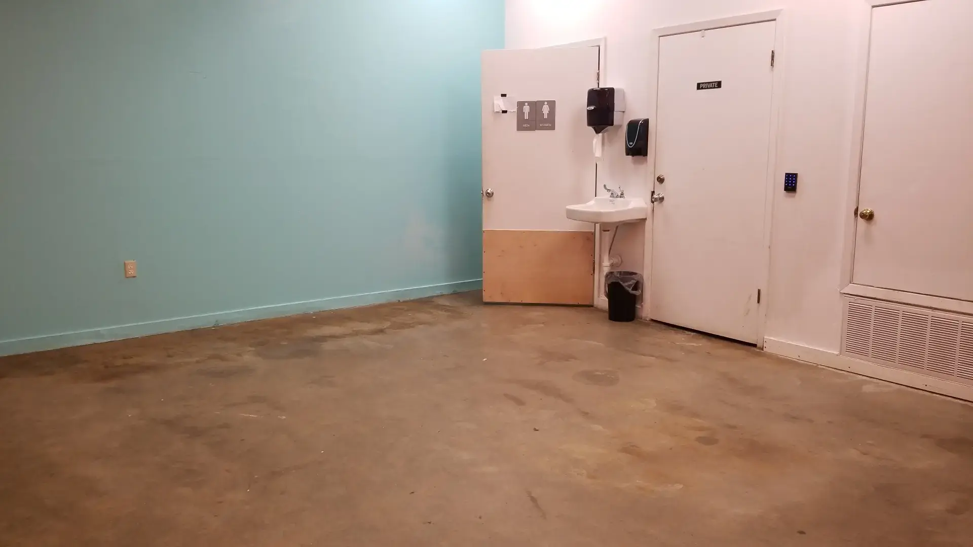 28th Street 24/7 Coin Laundry thumbnail 9