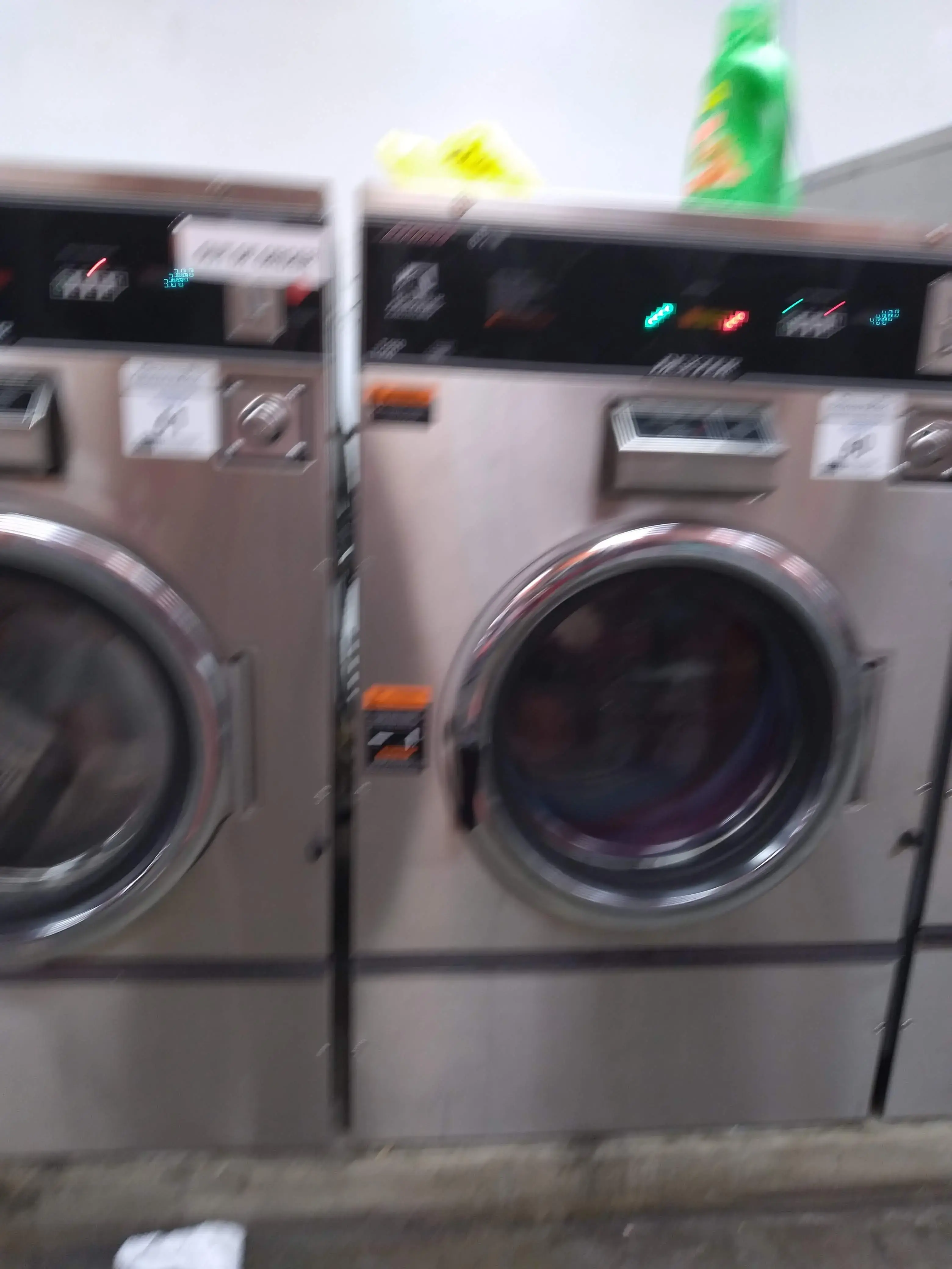 28th Street 24/7 Coin Laundry - Image 20