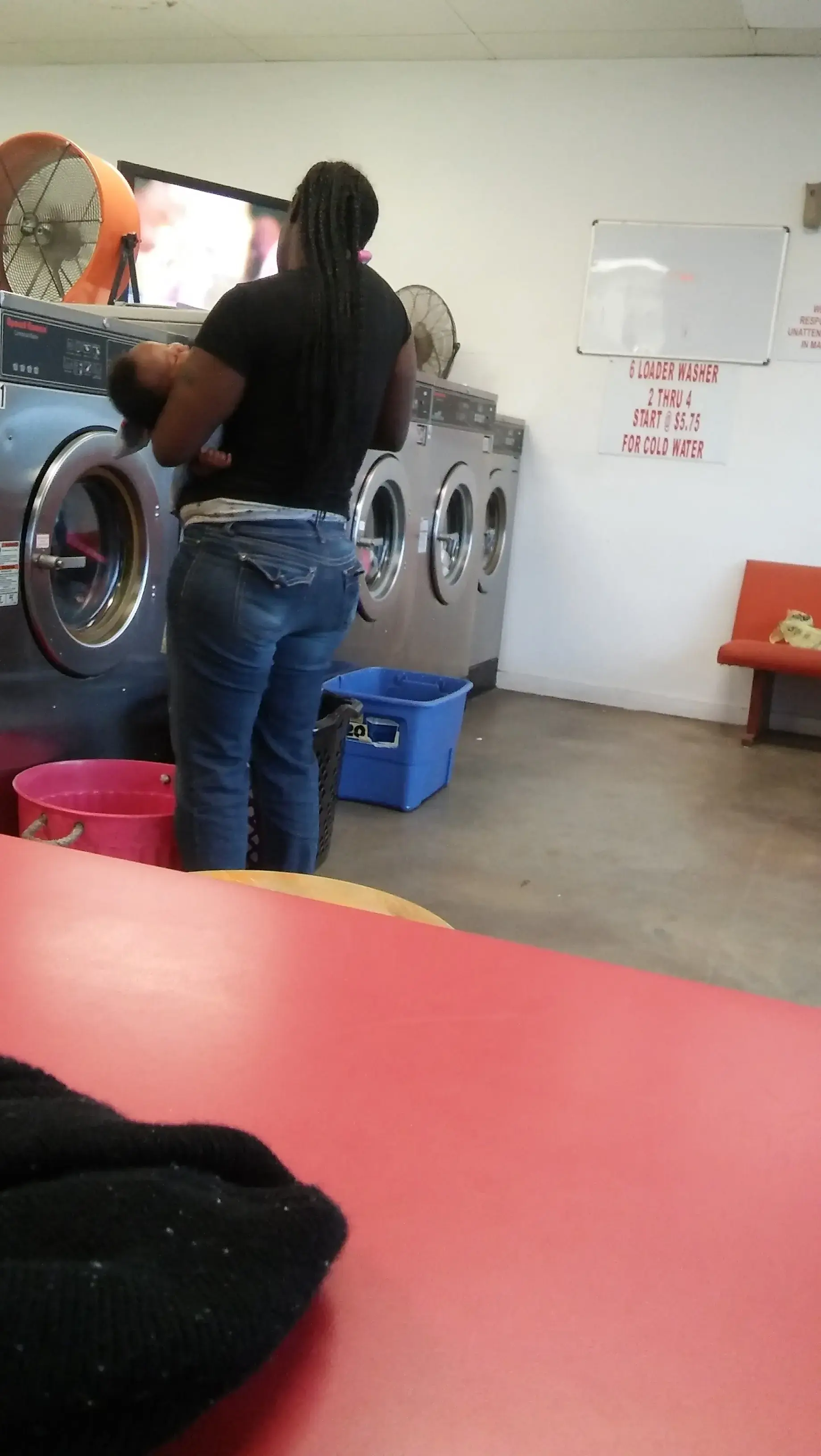 28th Street 24/7 Coin Laundry - Image 8