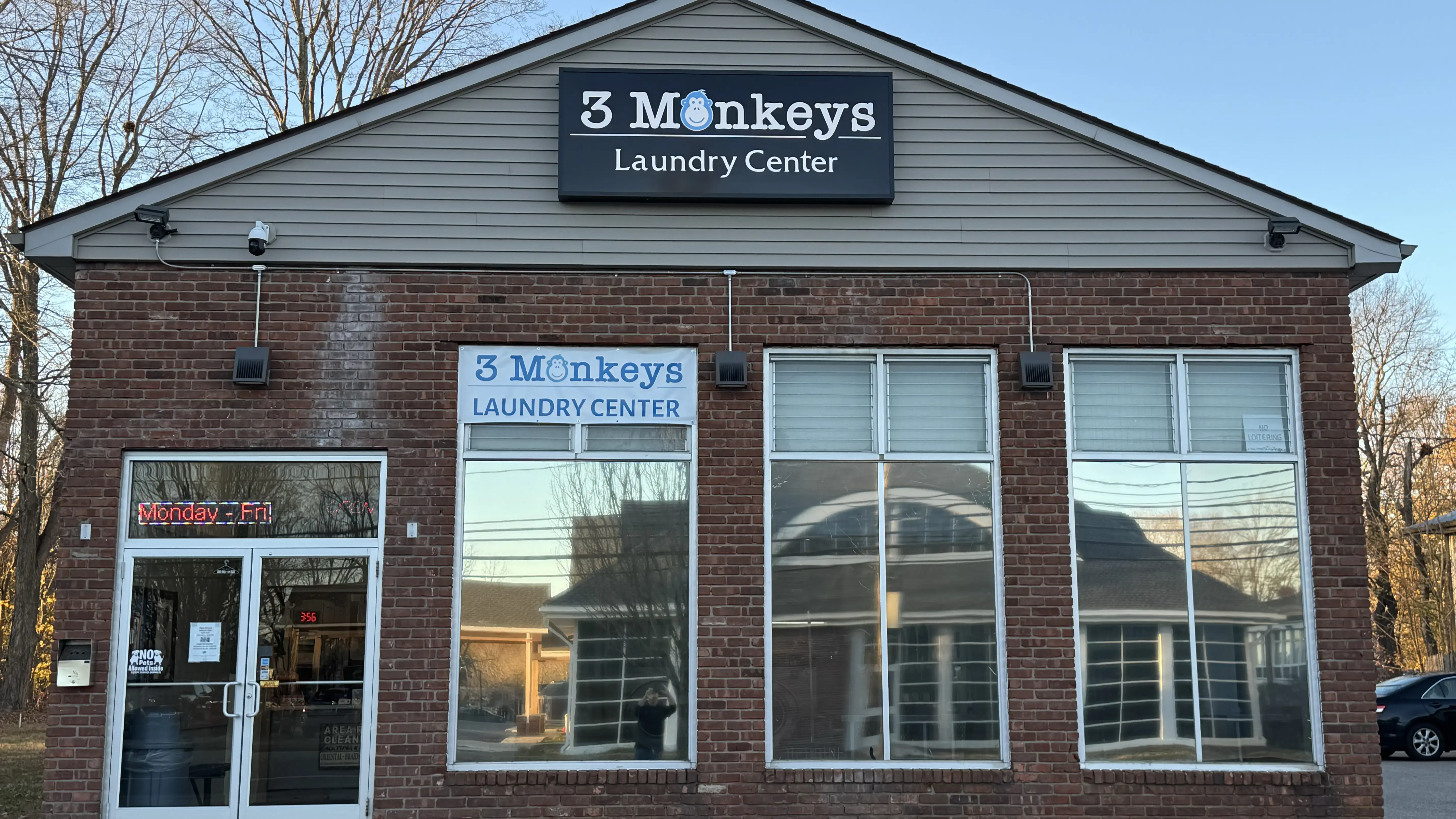 3 Monkeys Laundry - Image 1