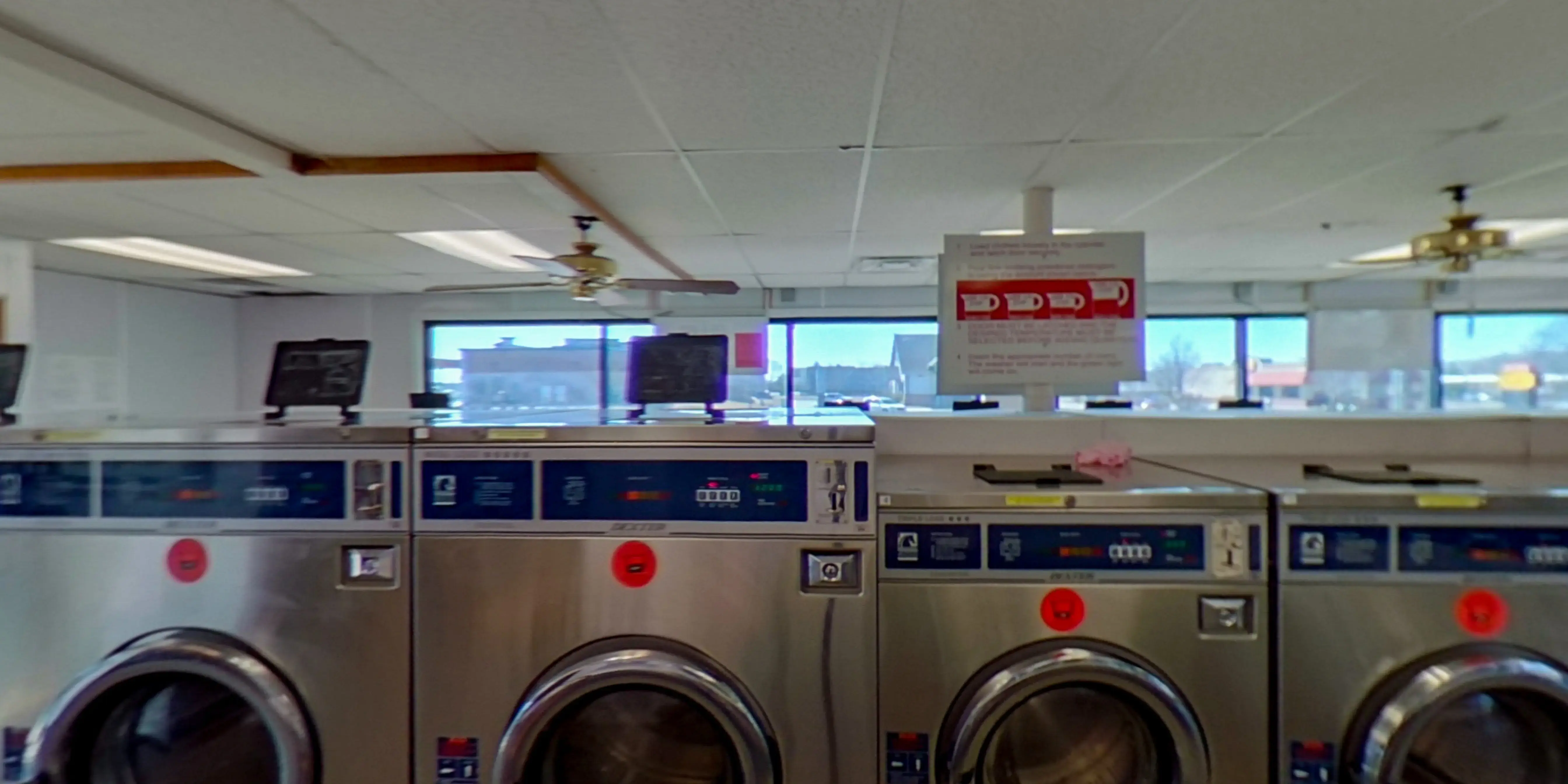 31st St Laundry thumbnail 9