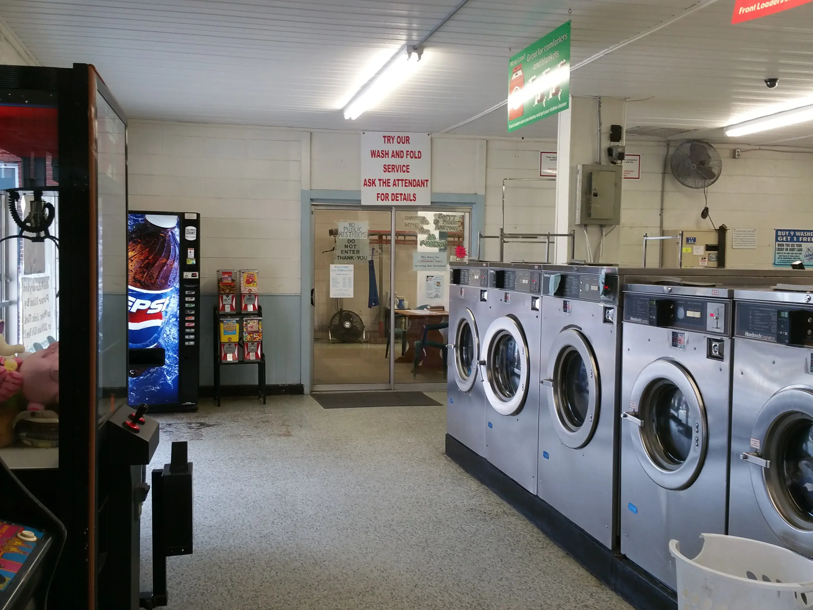 32nd Street Laundry Land Laundromat - Image 20