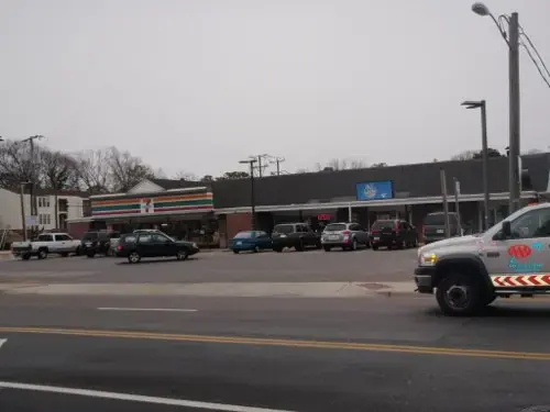 32nd Street Laundry Land Laundromat thumbnail 3