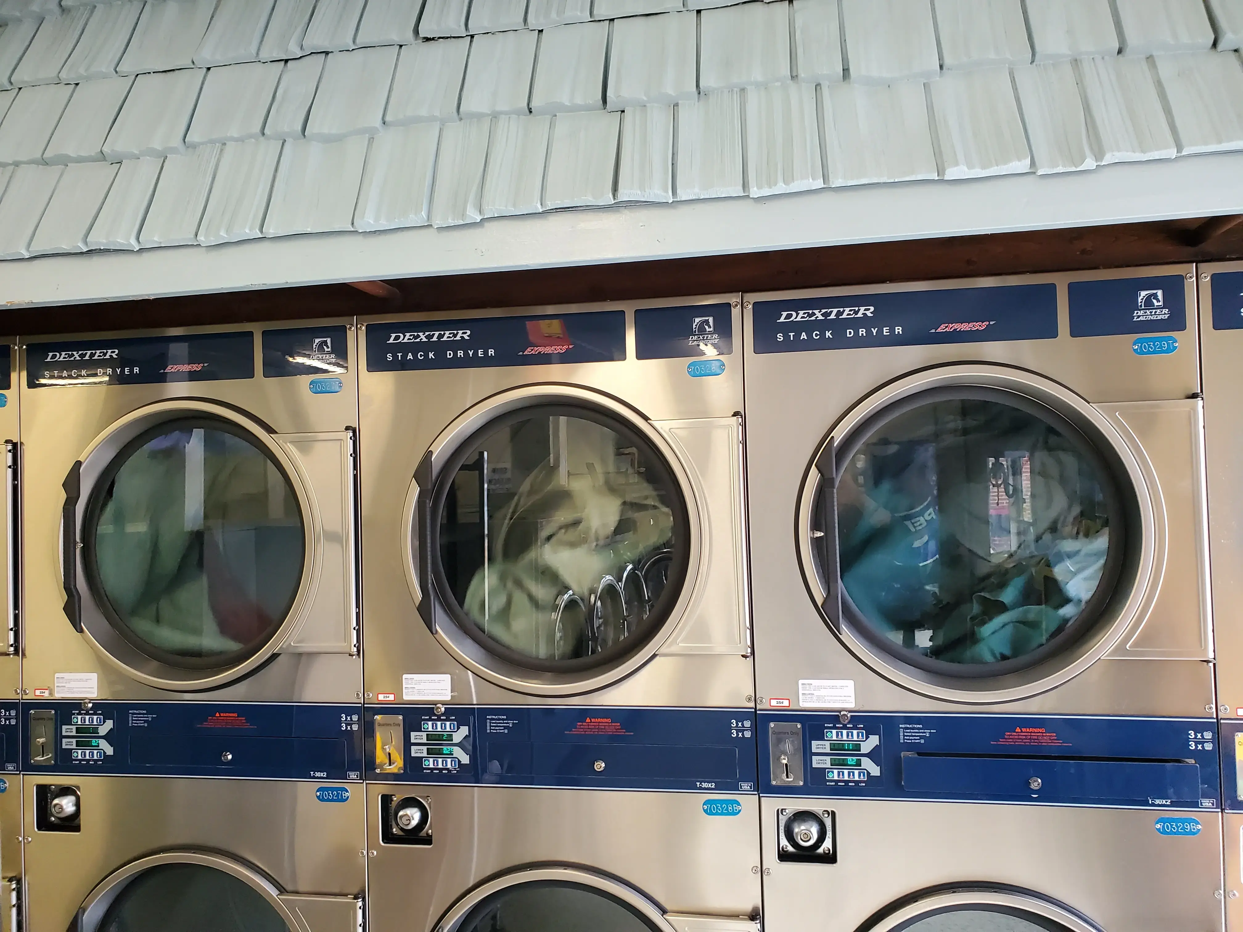 32nd Street Laundry Land Laundromat - Image 1