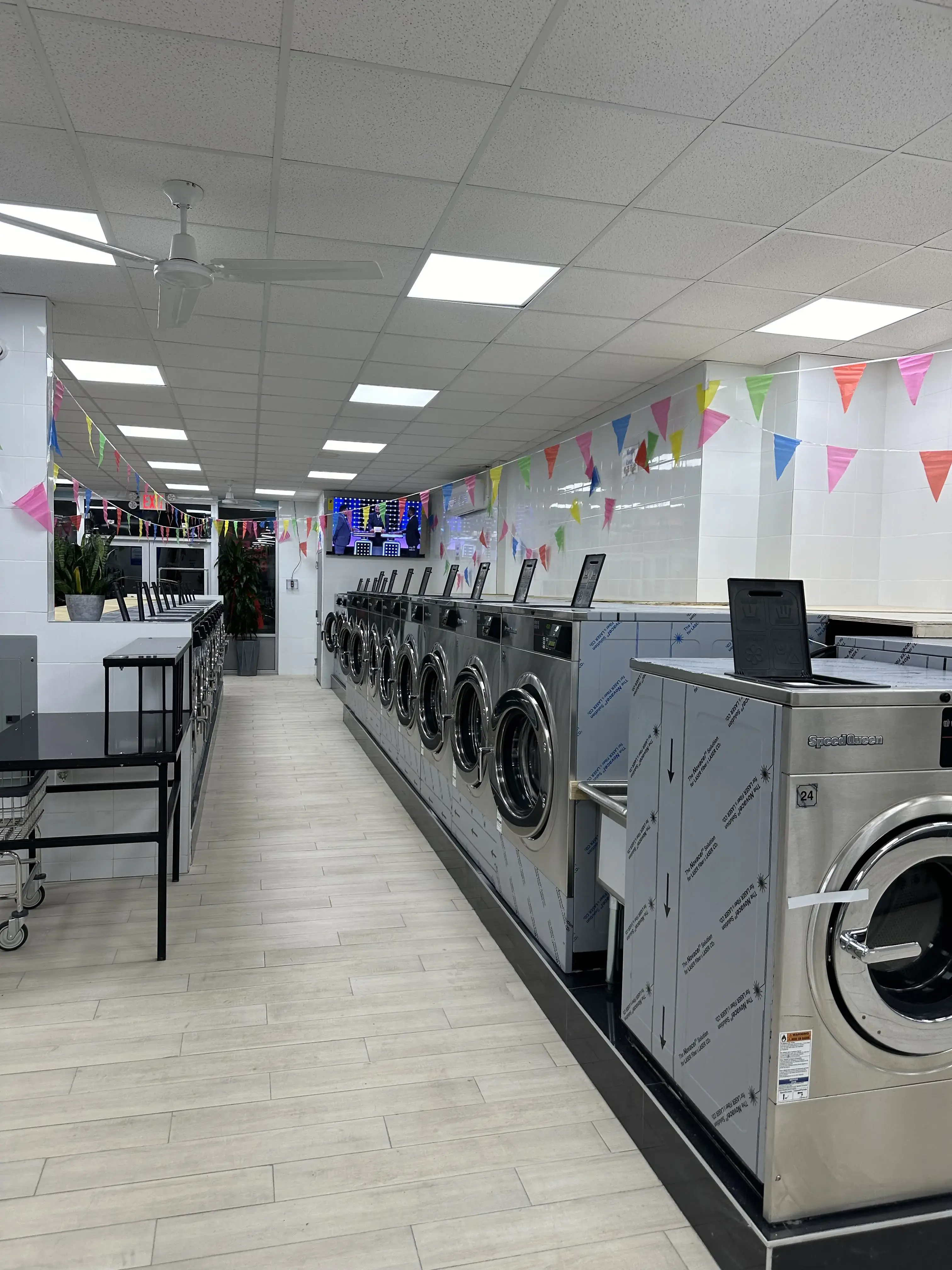 4359 Laundromat thumbnail 7