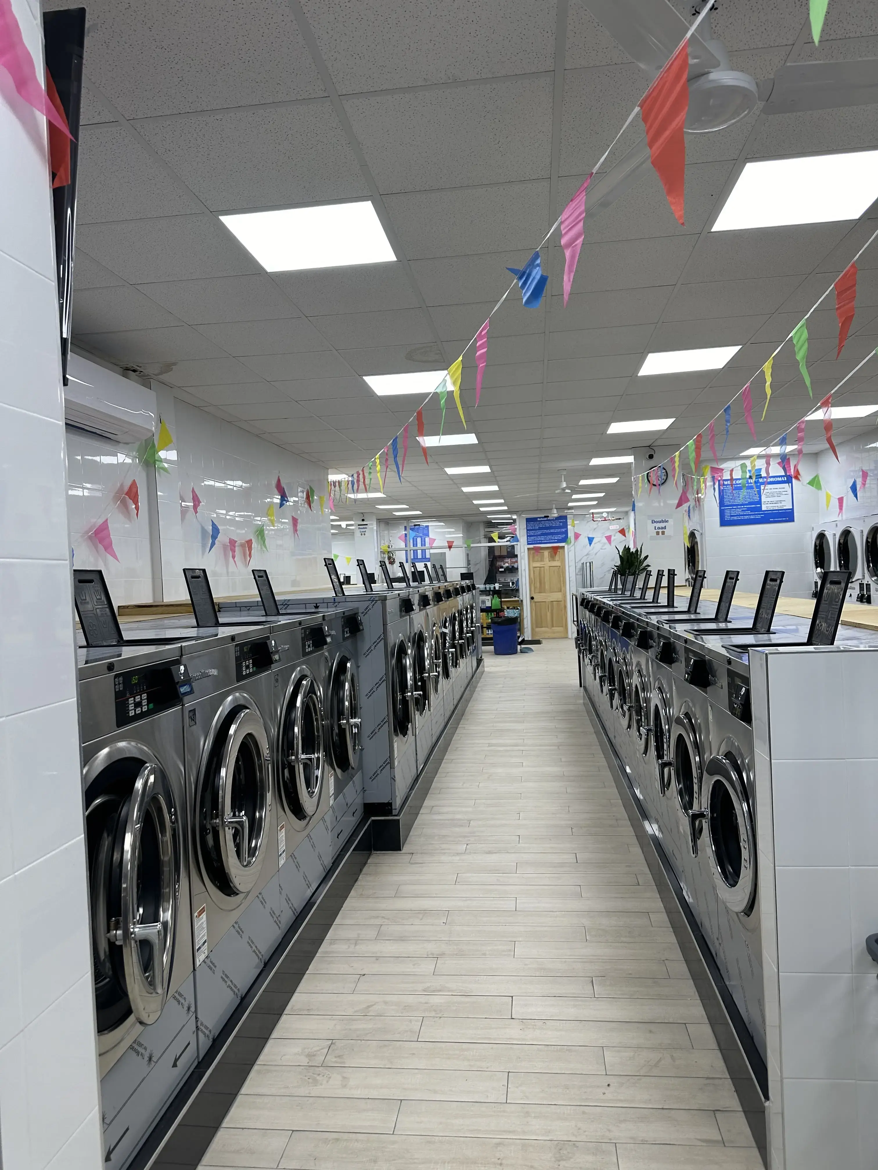 4359 Laundromat thumbnail 1