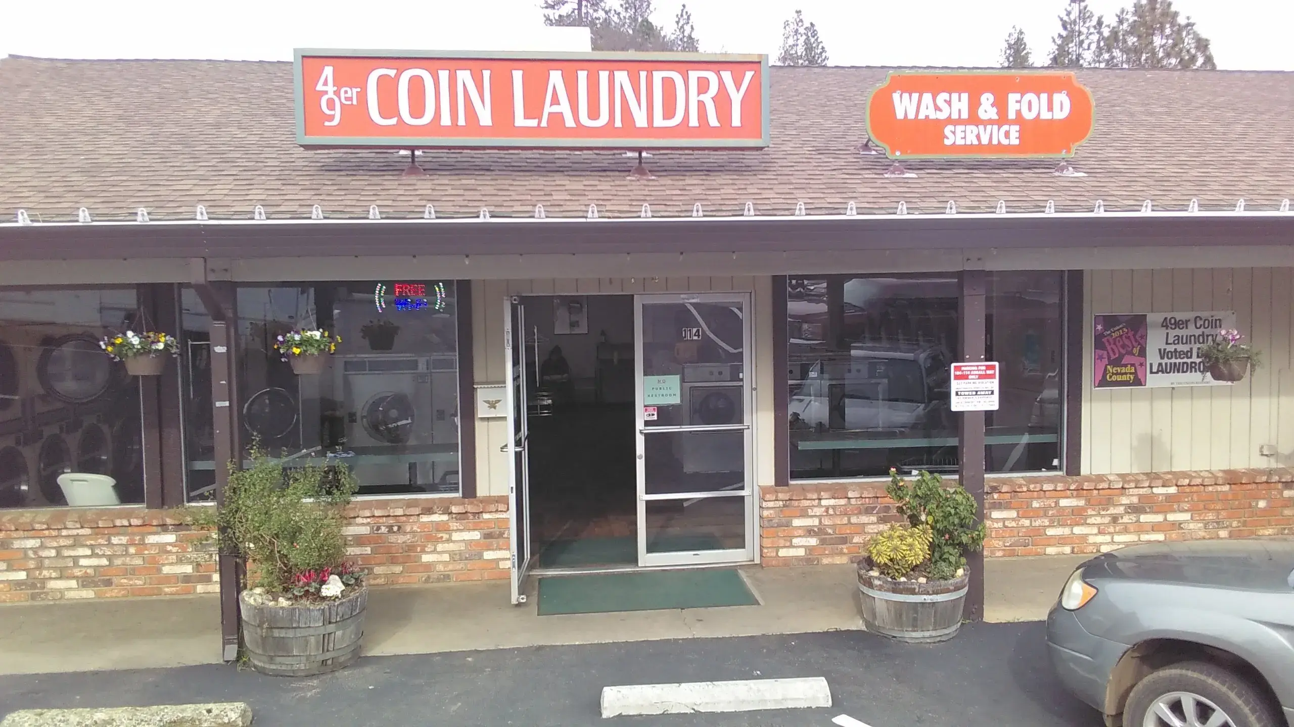 49er Coin Laundry - Image 13
