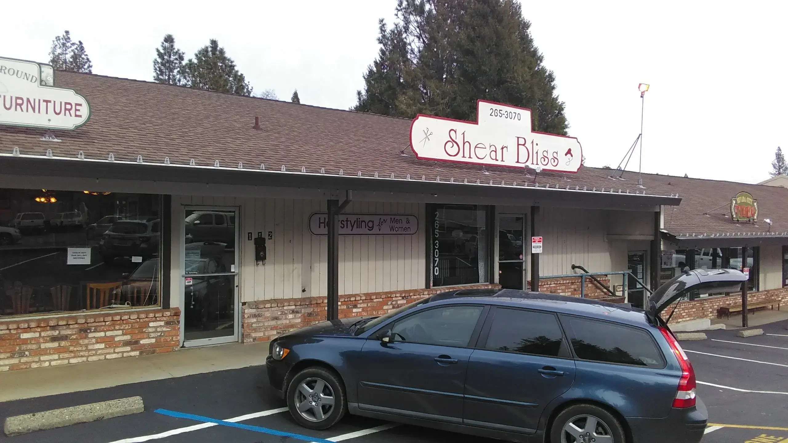 49er Coin Laundry - Image 18