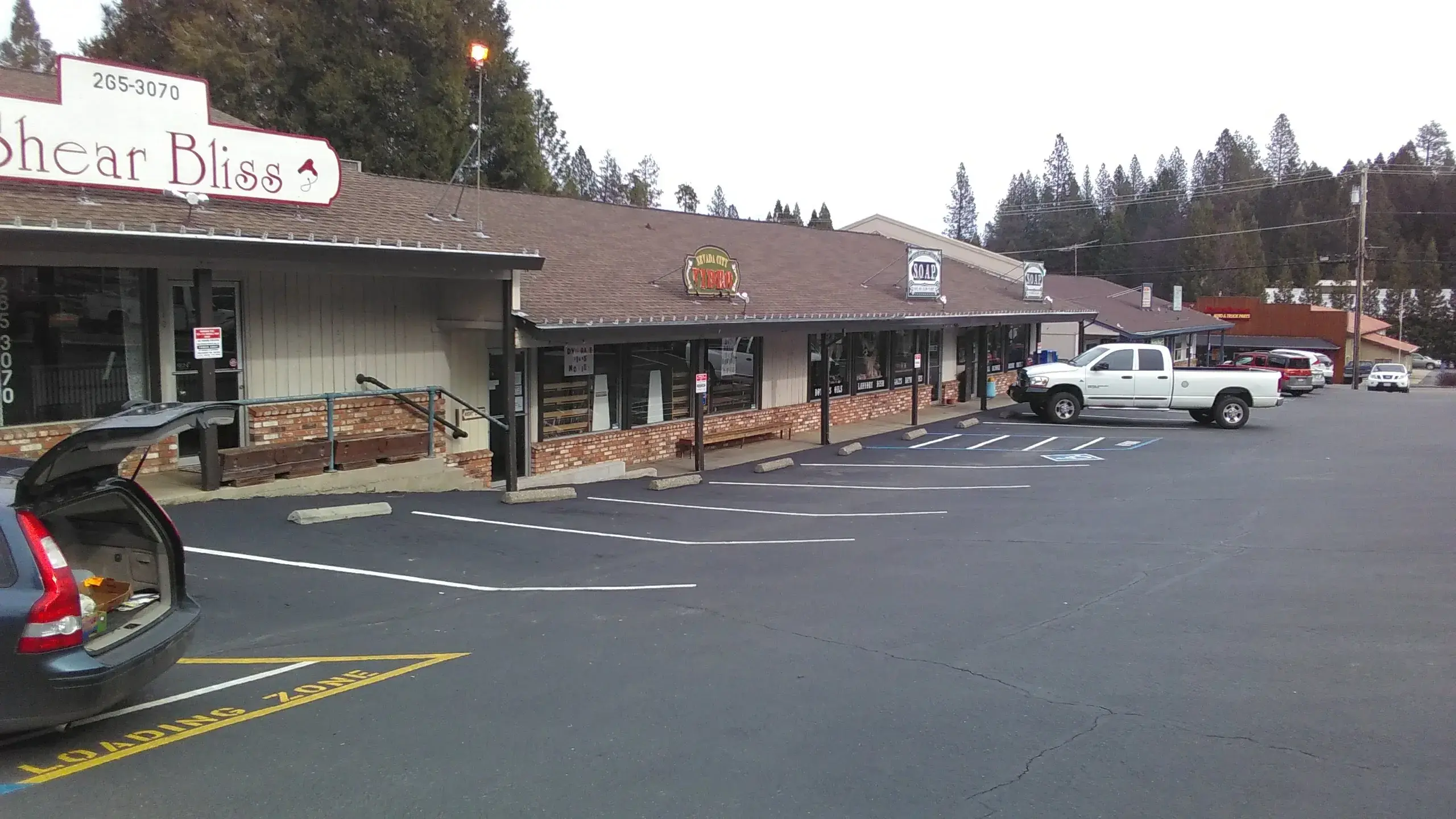 49er Coin Laundry - Image 7