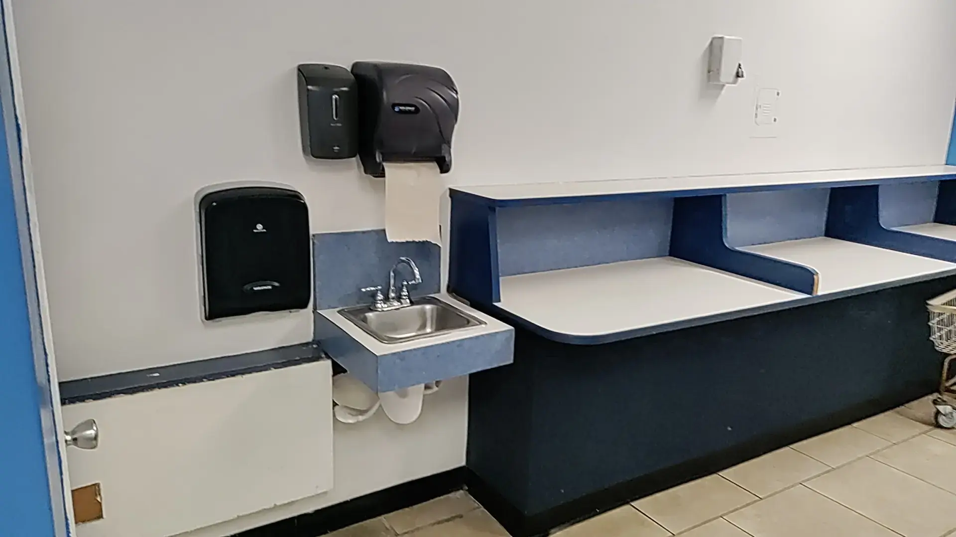 4th St Laundry - Image 11