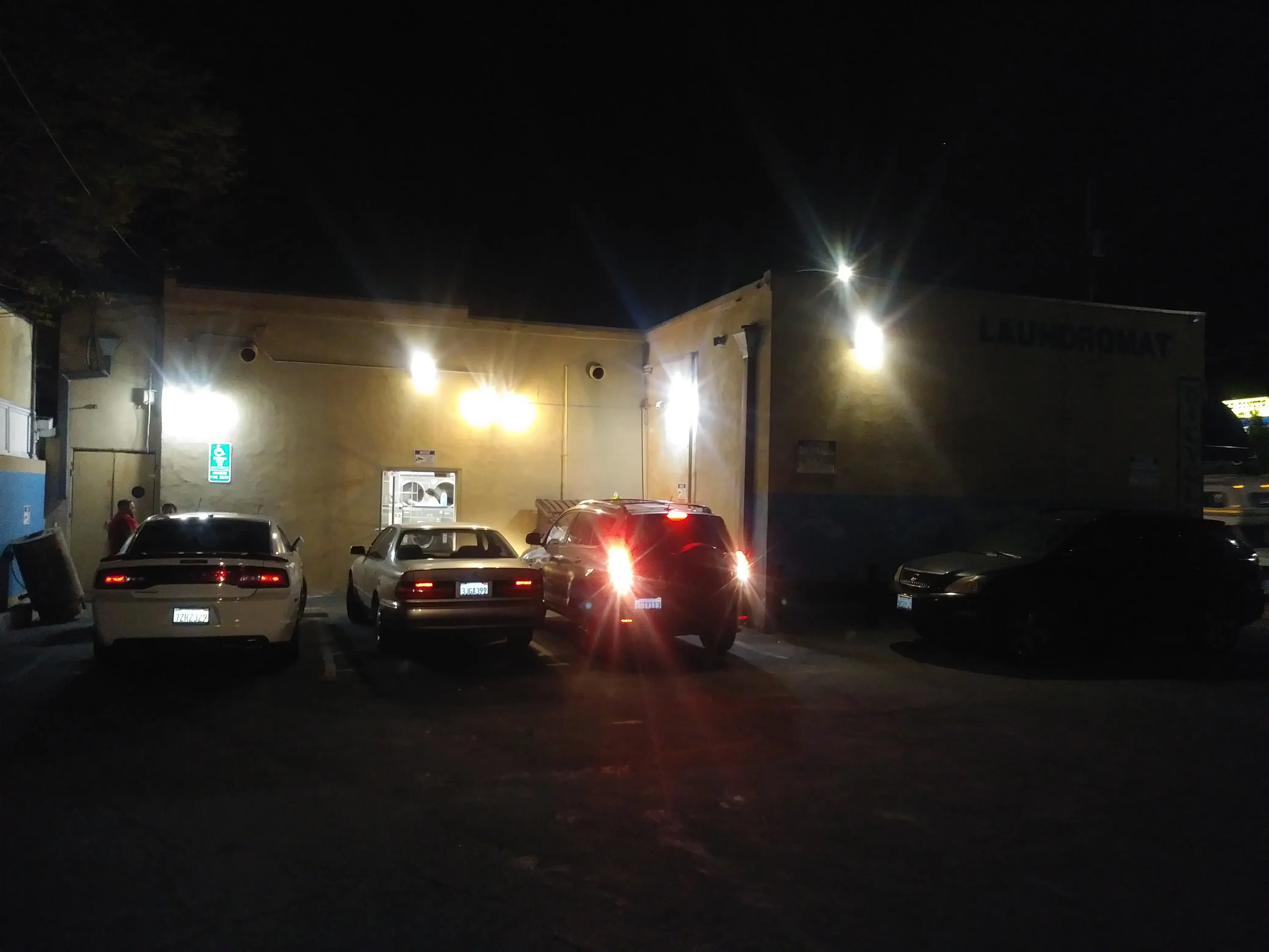 4th St Laundry thumbnail 17