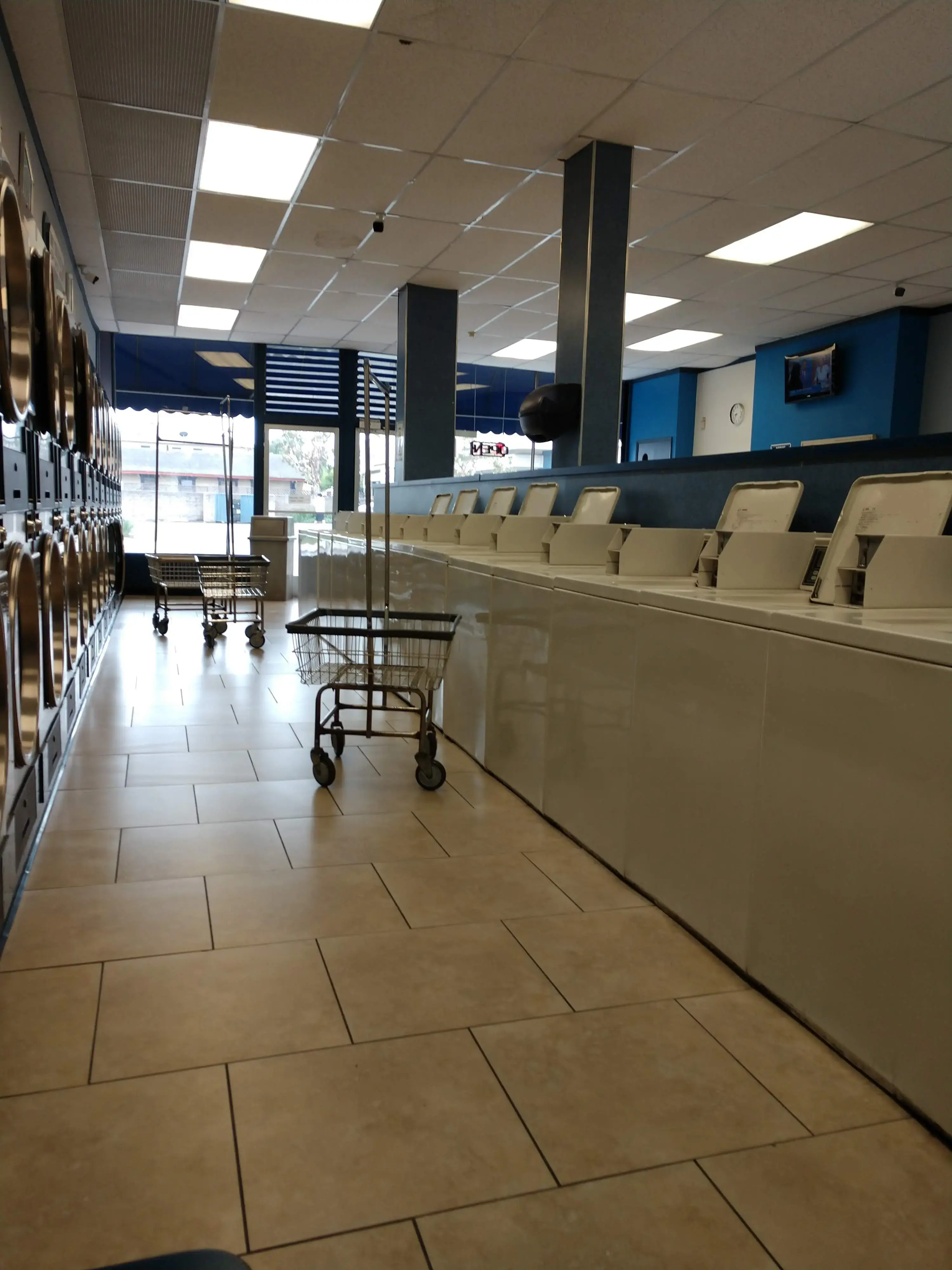 4th St Laundry - Image 12