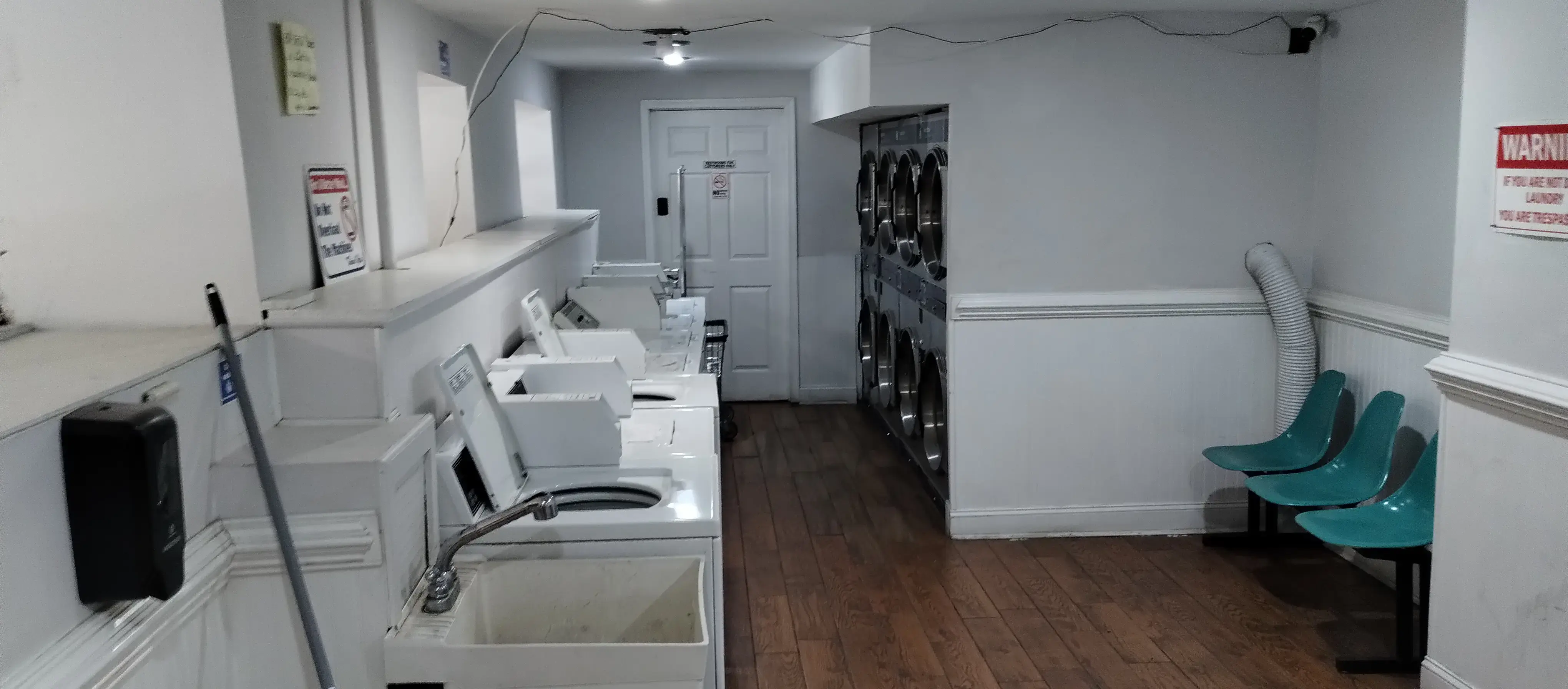 4th Street Laundromat - Image 14