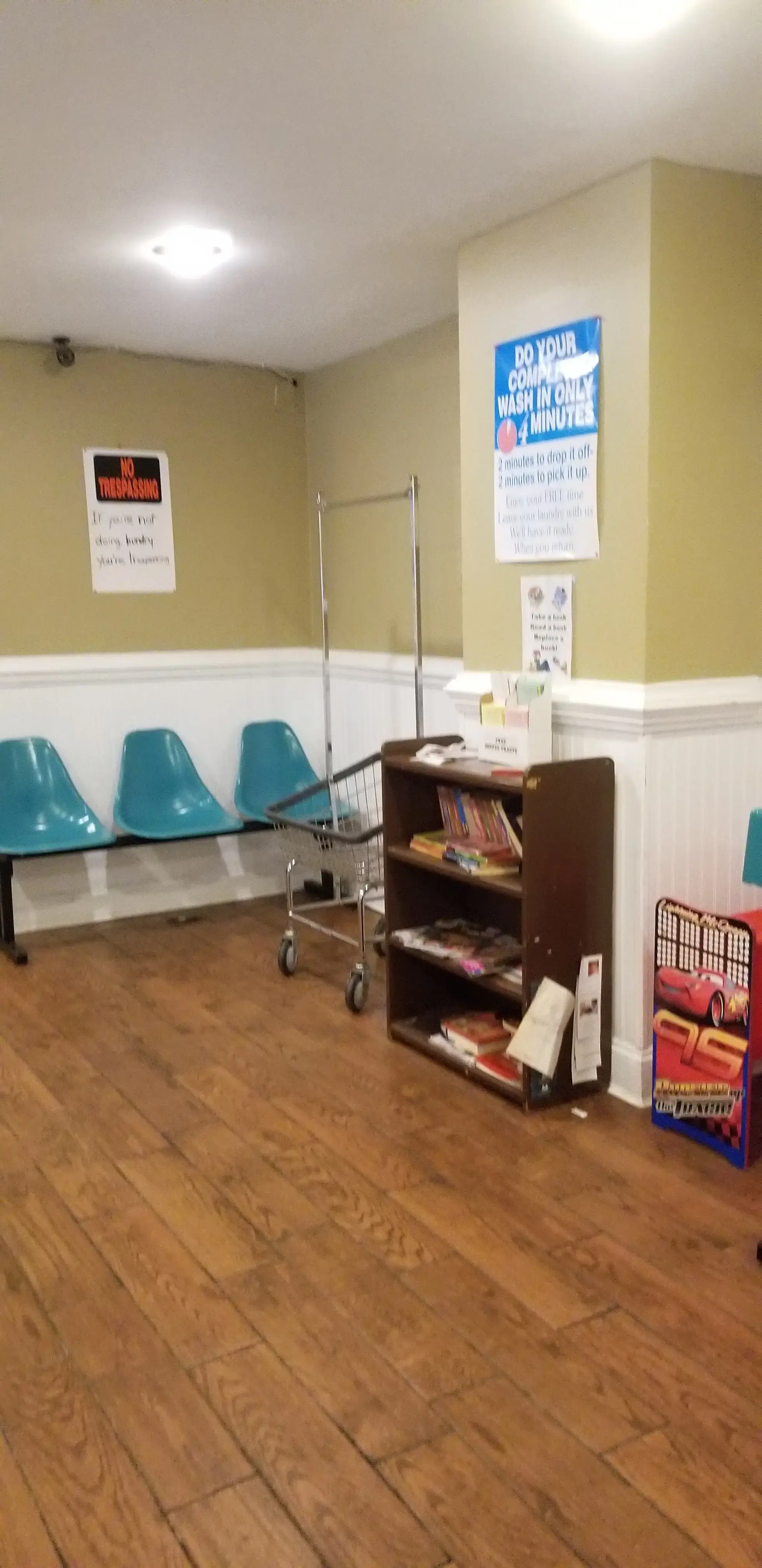 4th Street Laundromat thumbnail 16