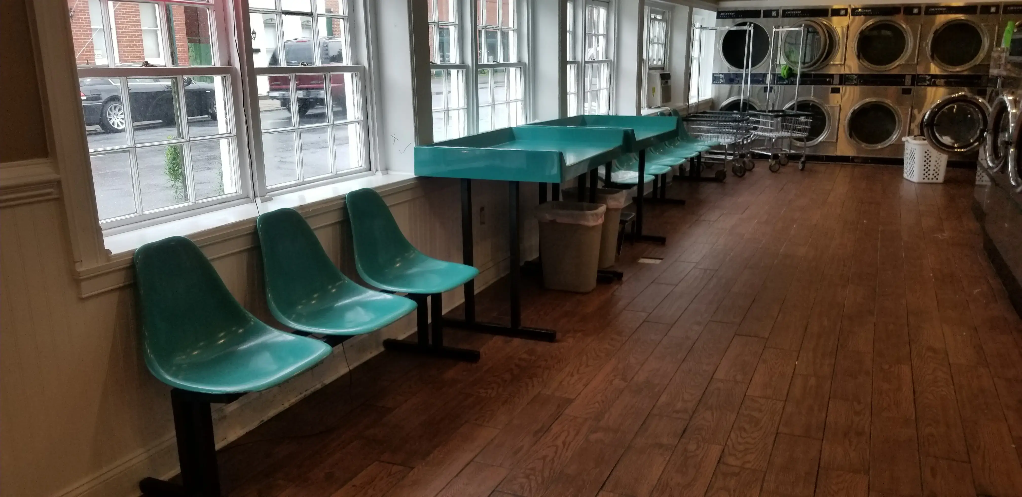 4th Street Laundromat - Image 11
