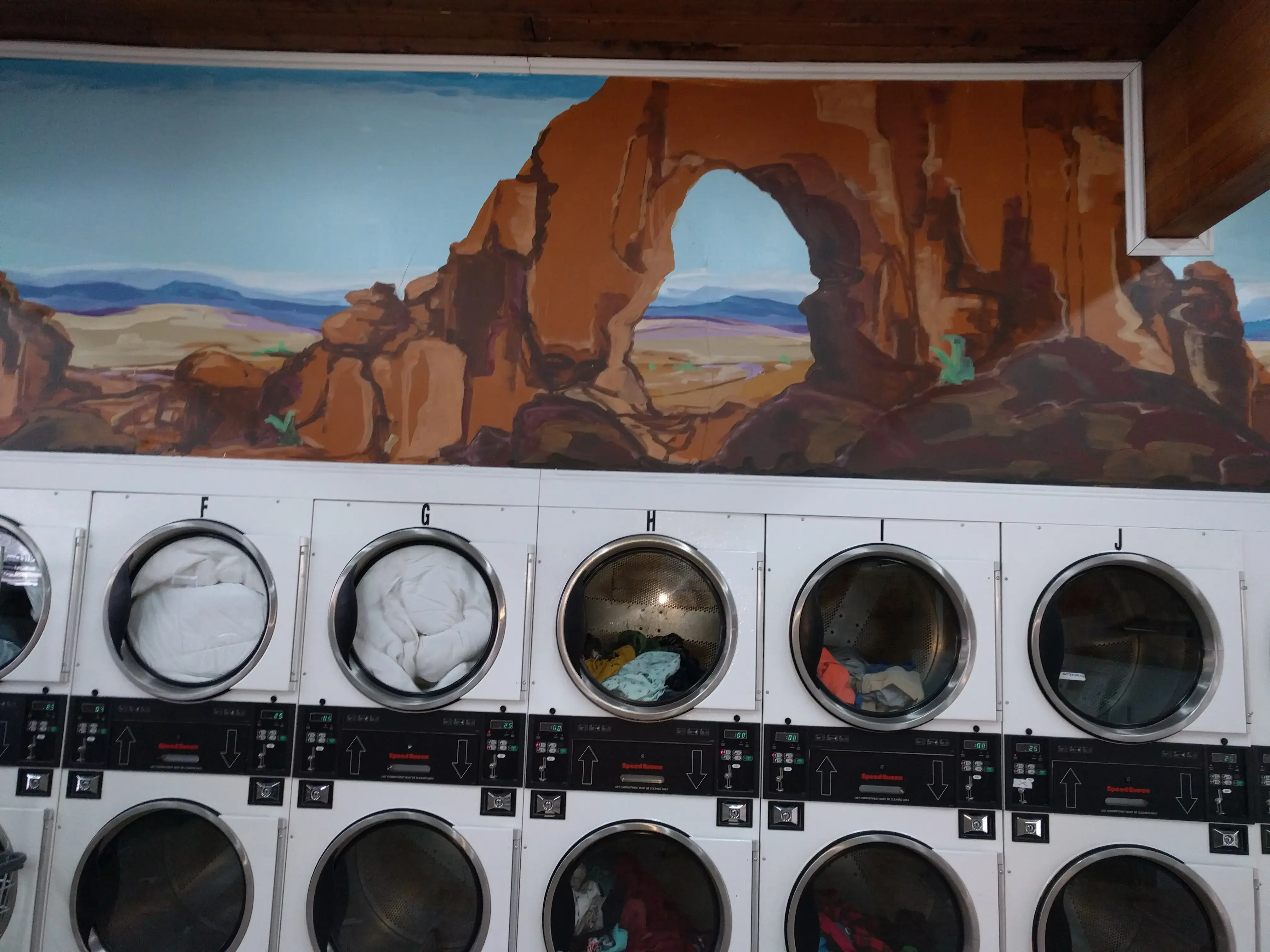 4th Street Laundry - Image 11
