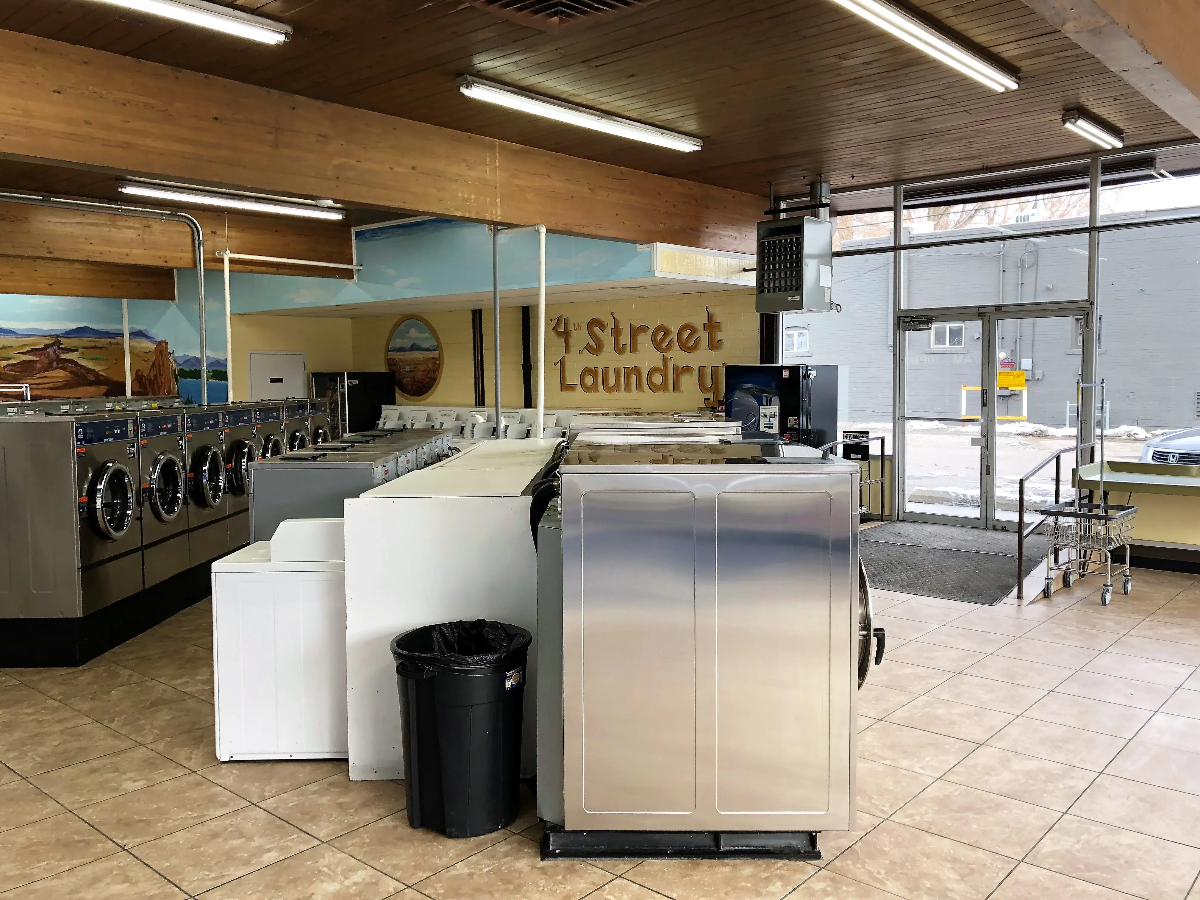4th Street Laundry - Image 7