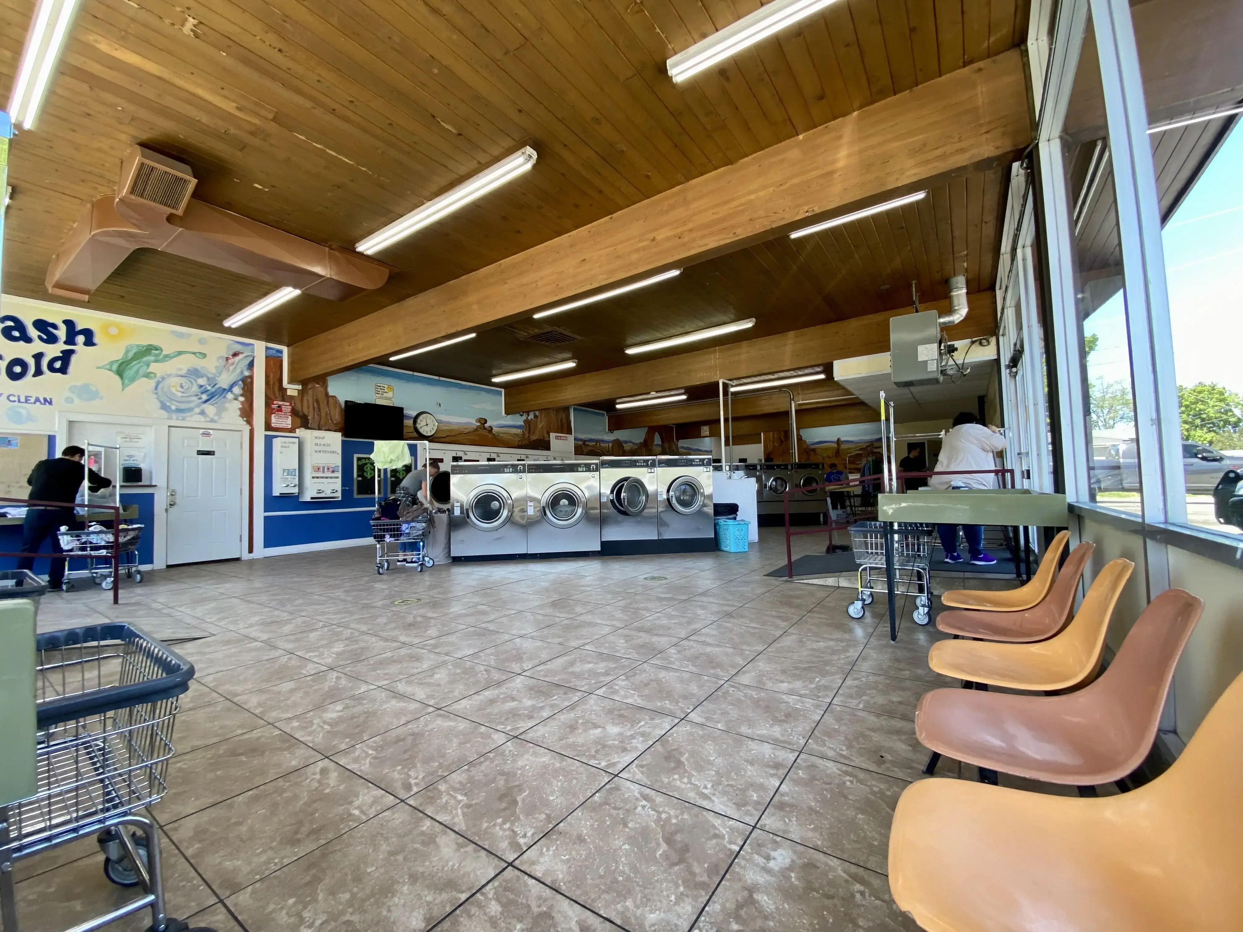 4th Street Laundry - Image 5