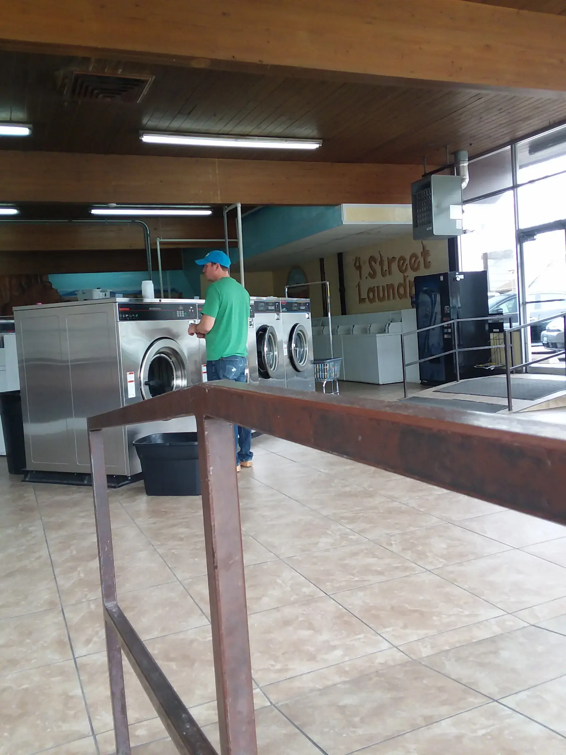 4th Street Laundry - Image 15