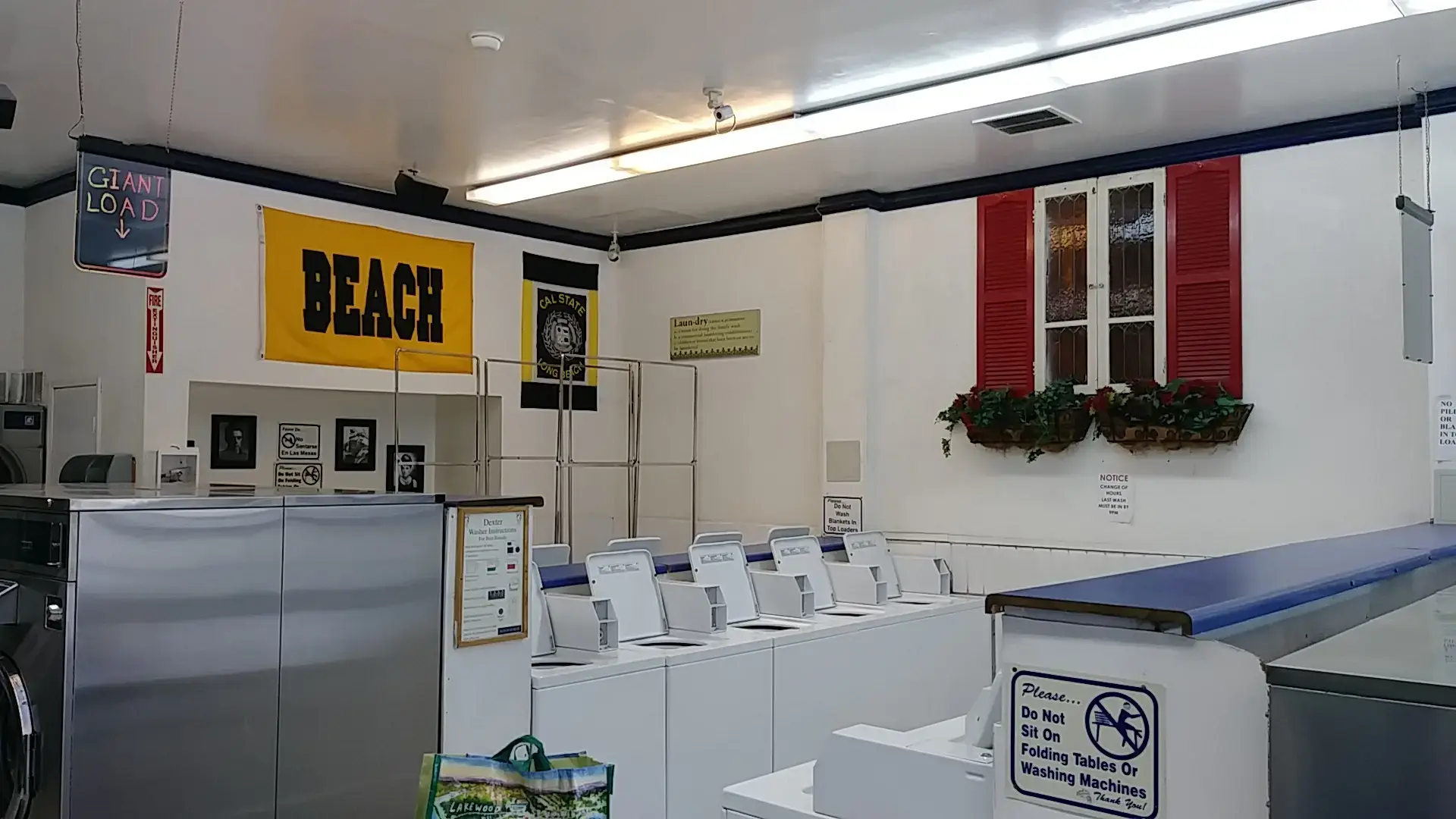 4th & Temple Laundromat - Image 8