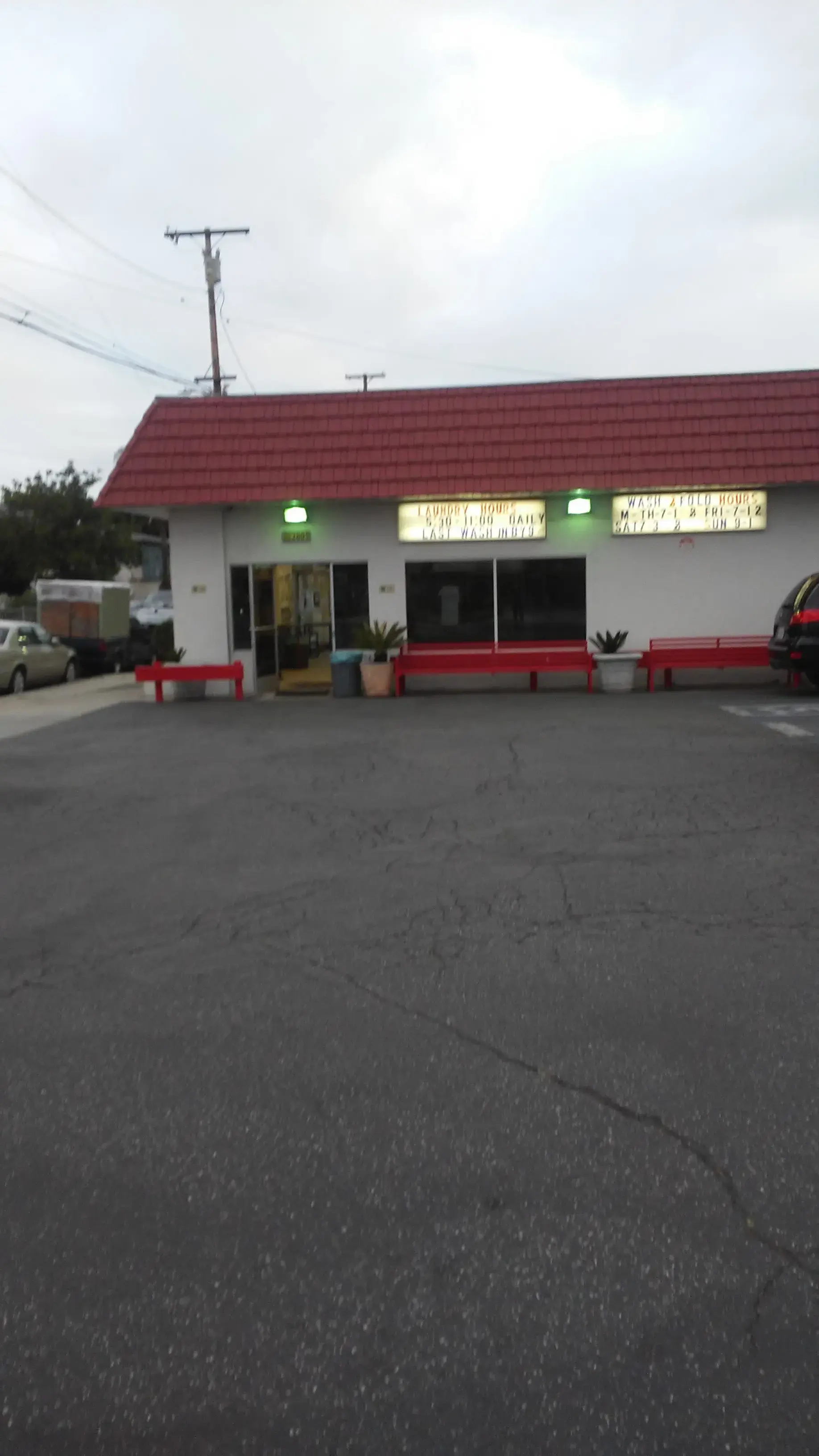 4th & Temple Laundromat thumbnail 14