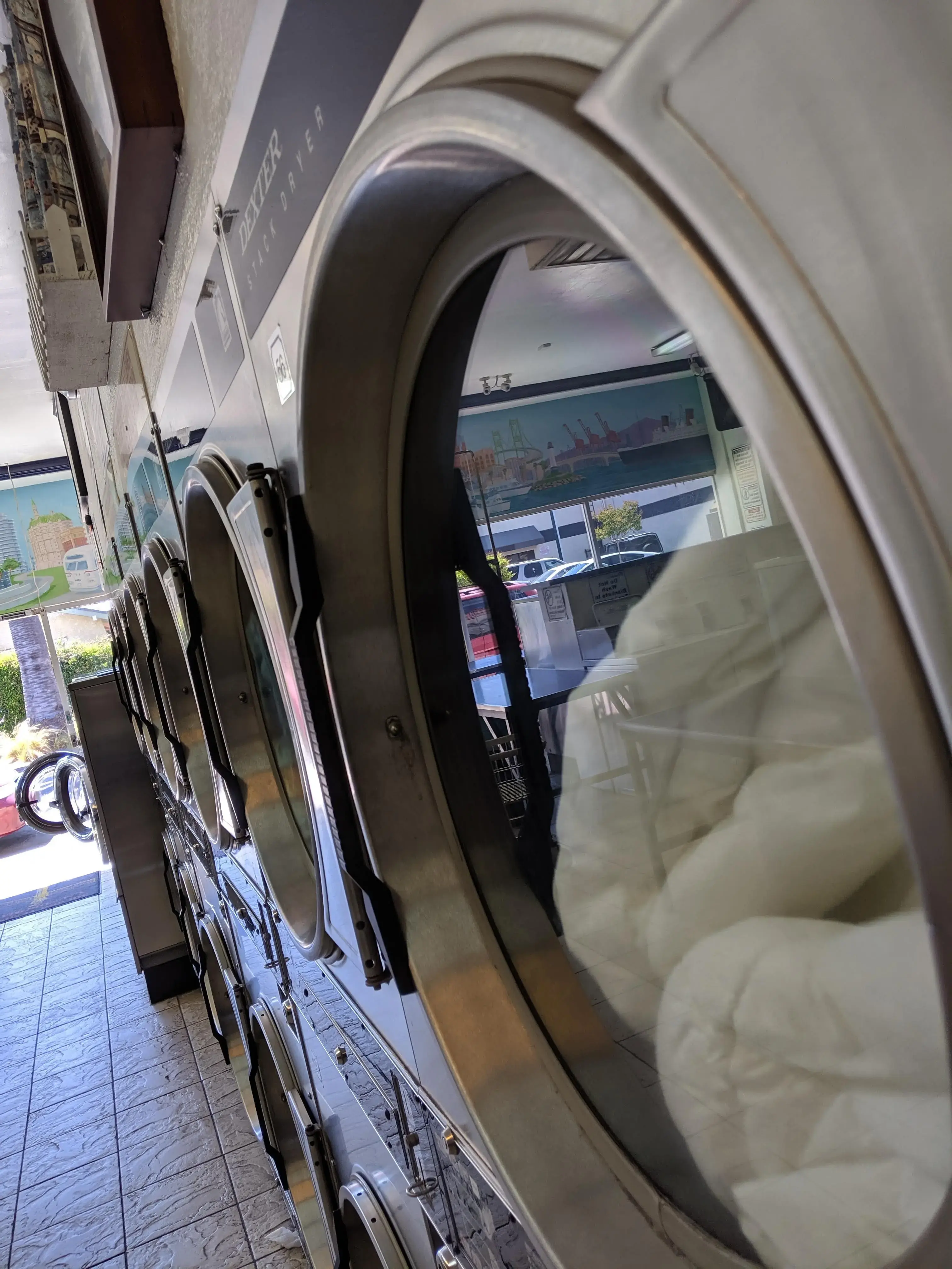 4th & Temple Laundromat thumbnail 20