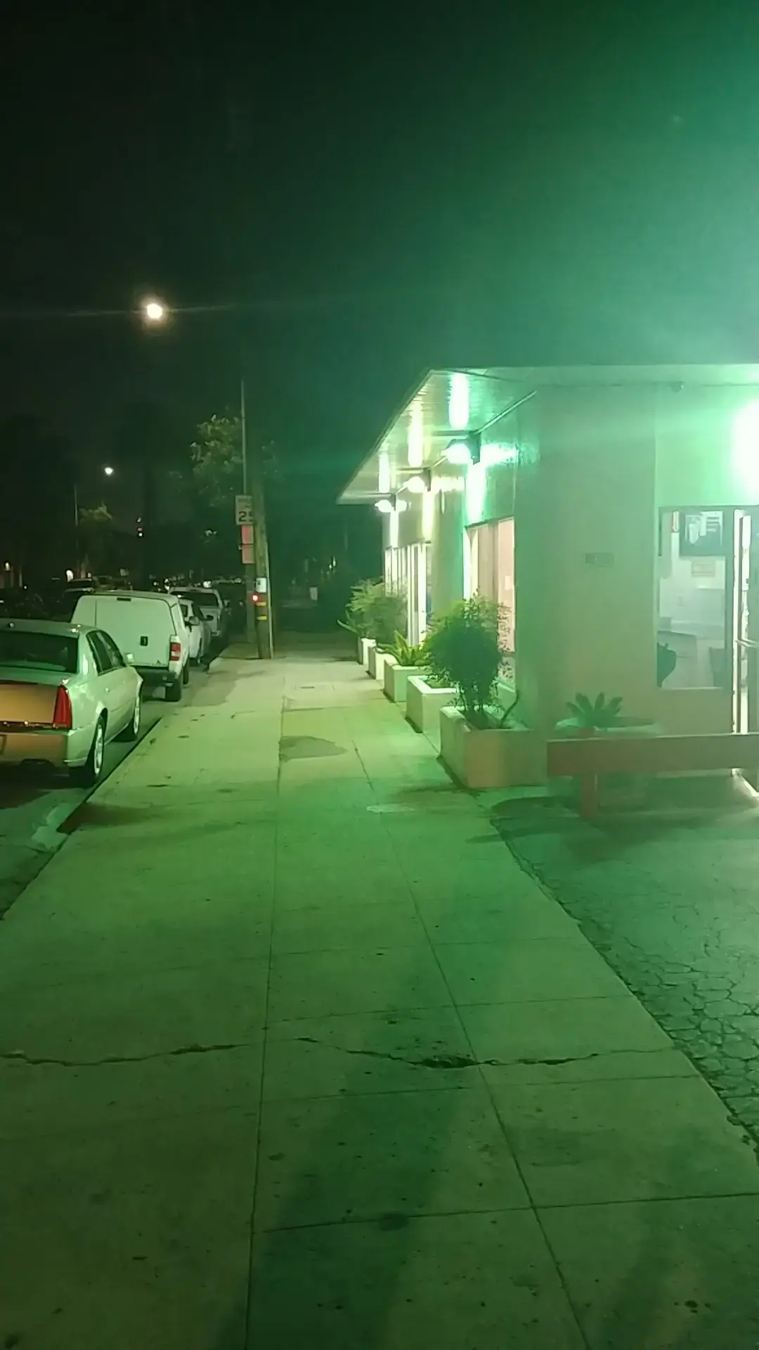 4th & Temple Laundromat thumbnail 15