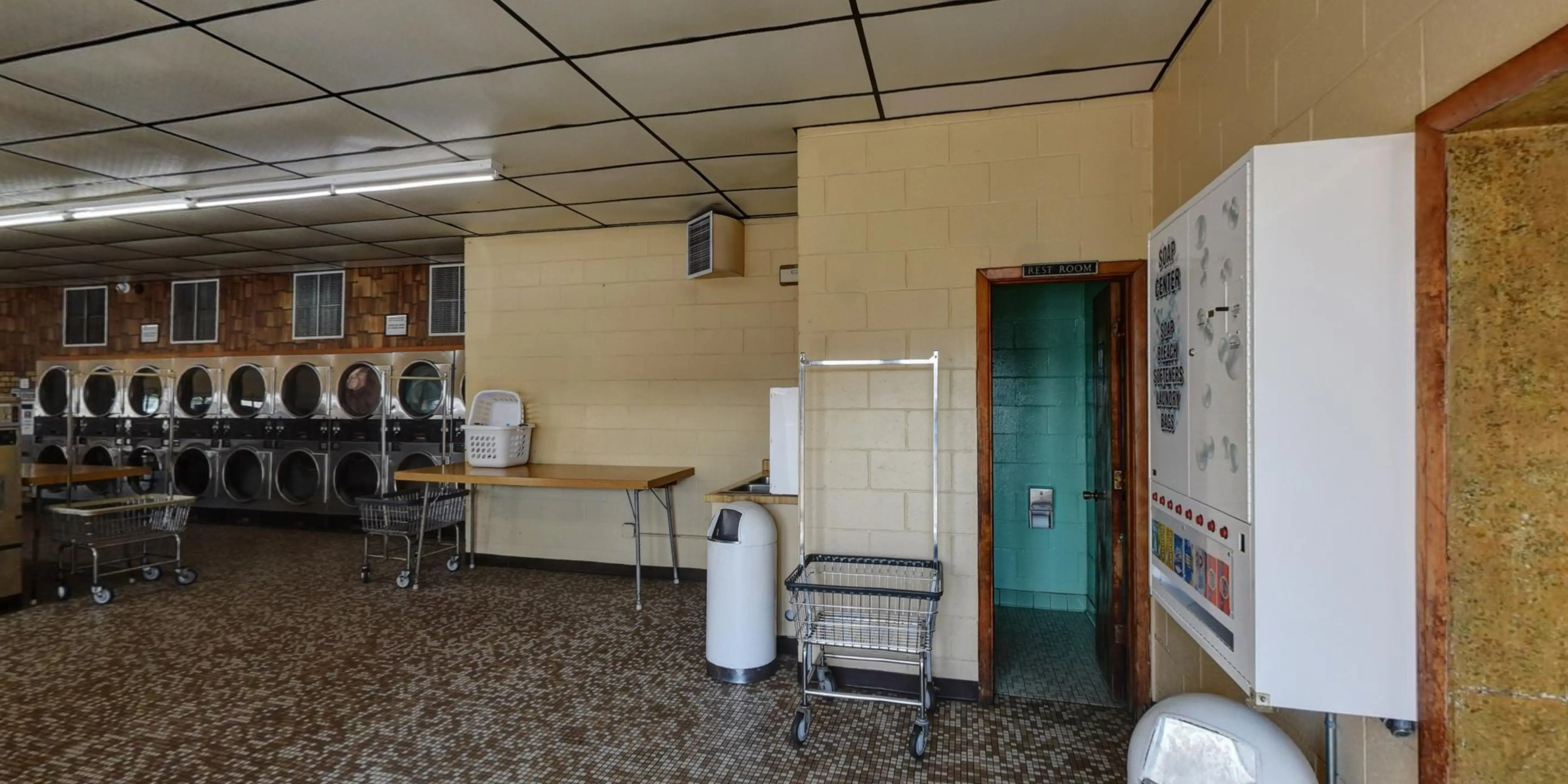 5 Corners Laundry & Dry Cleaning thumbnail 16