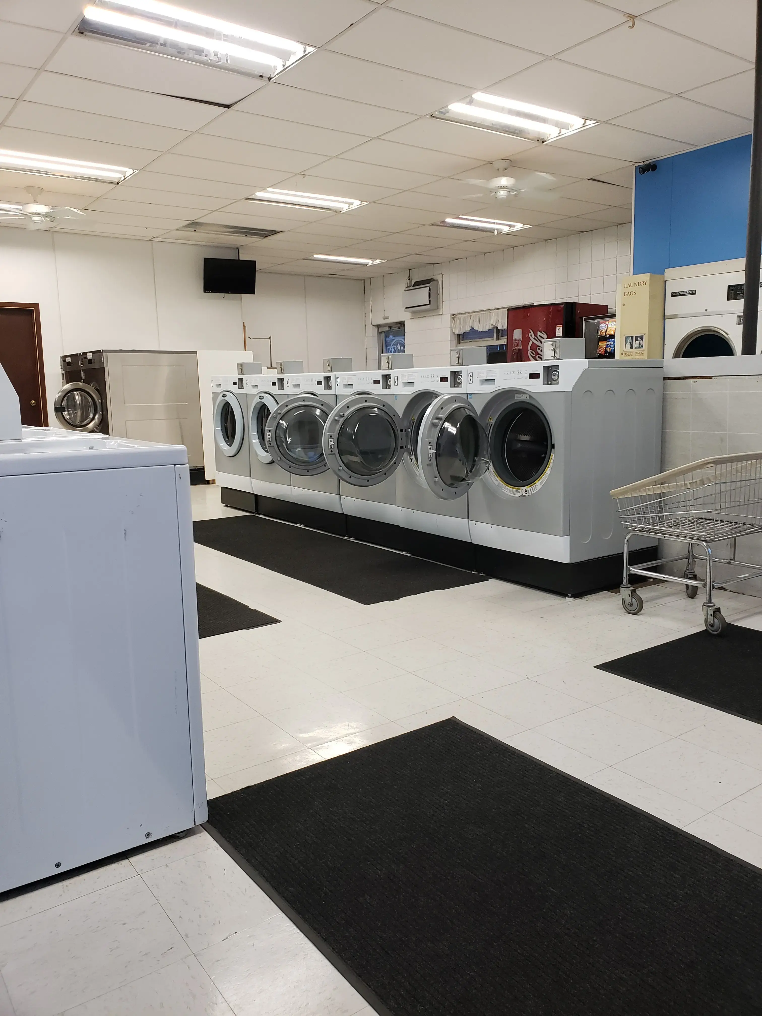 5 Star Coin Laundry - Image 18