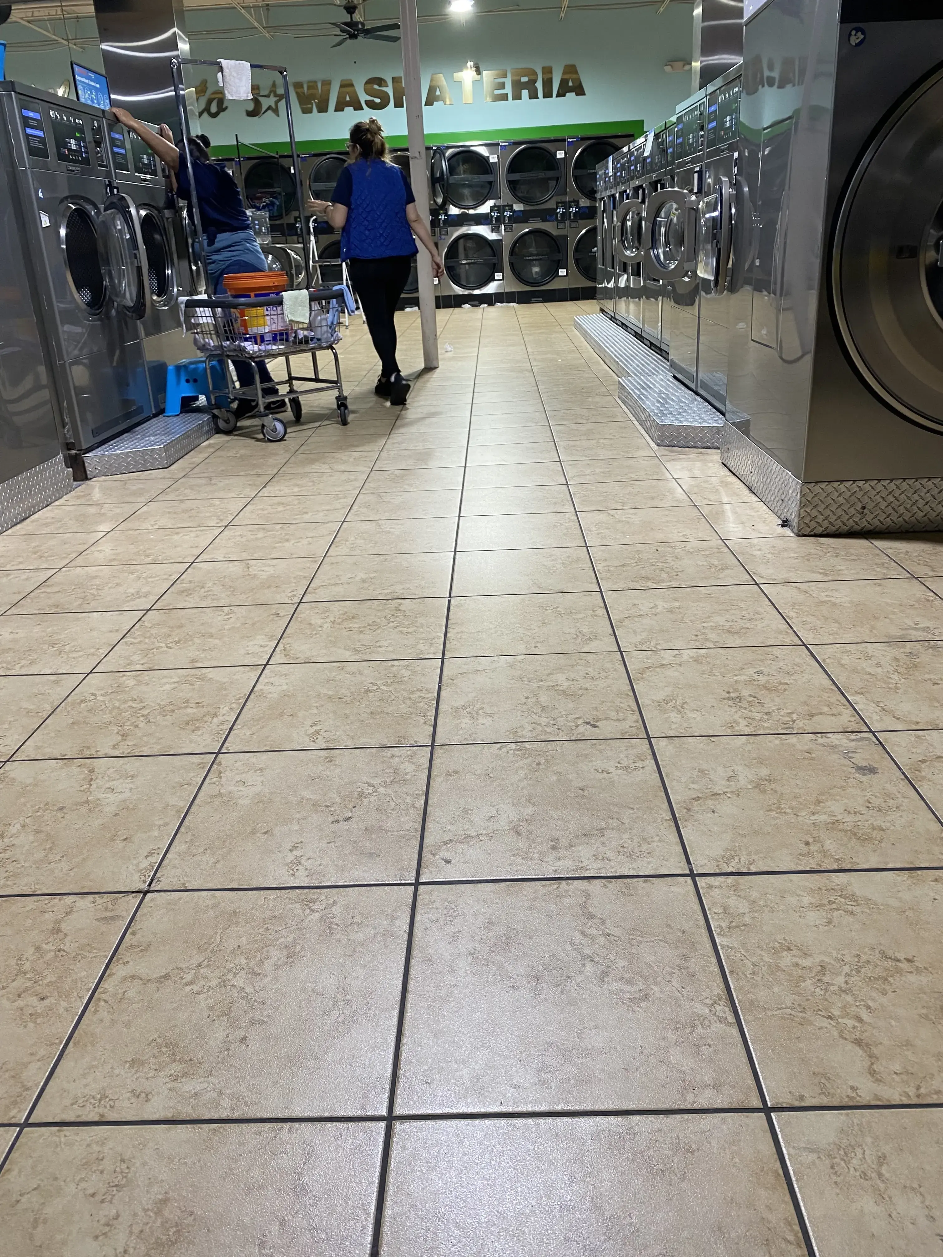 5 Star Washateria - Image 16