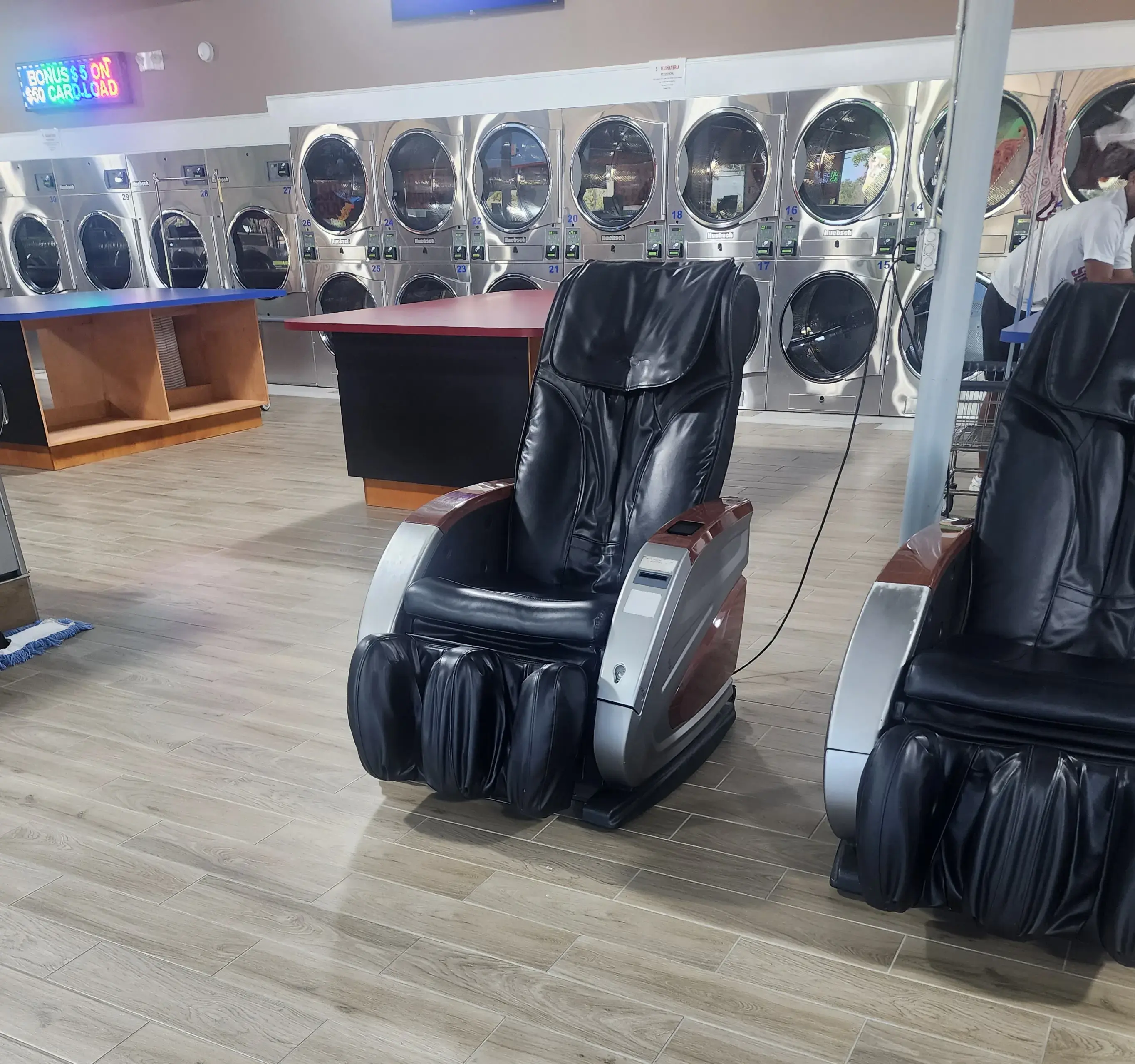 5 Star Washateria - Image 7